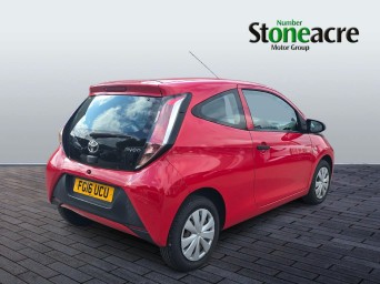 Toyota Aygo 1.0 VVT-i x Euro 5 3dr Euro 5 FG16UCU Image 2
