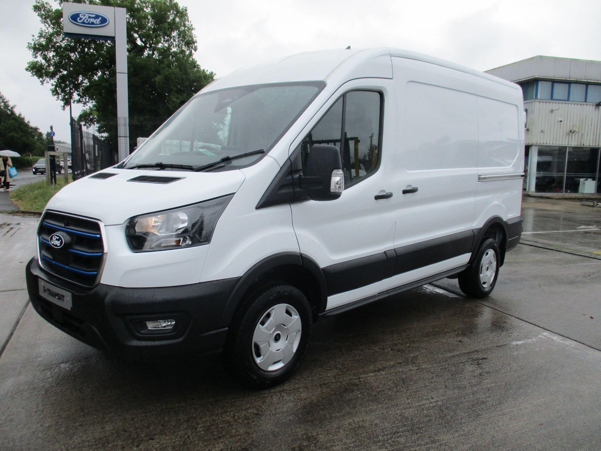 Ford E-Transit Image 8
