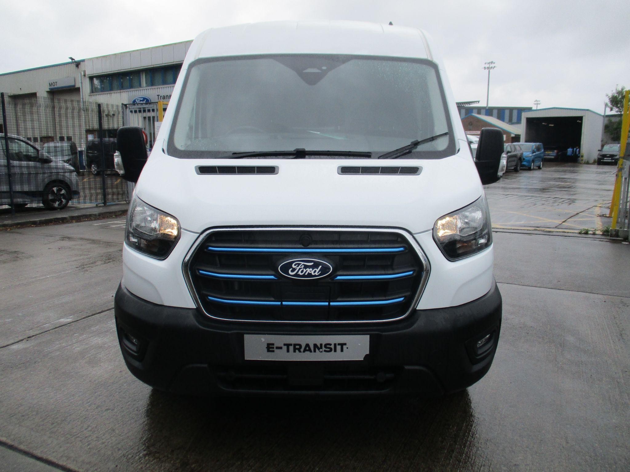 Ford E-Transit Image 9