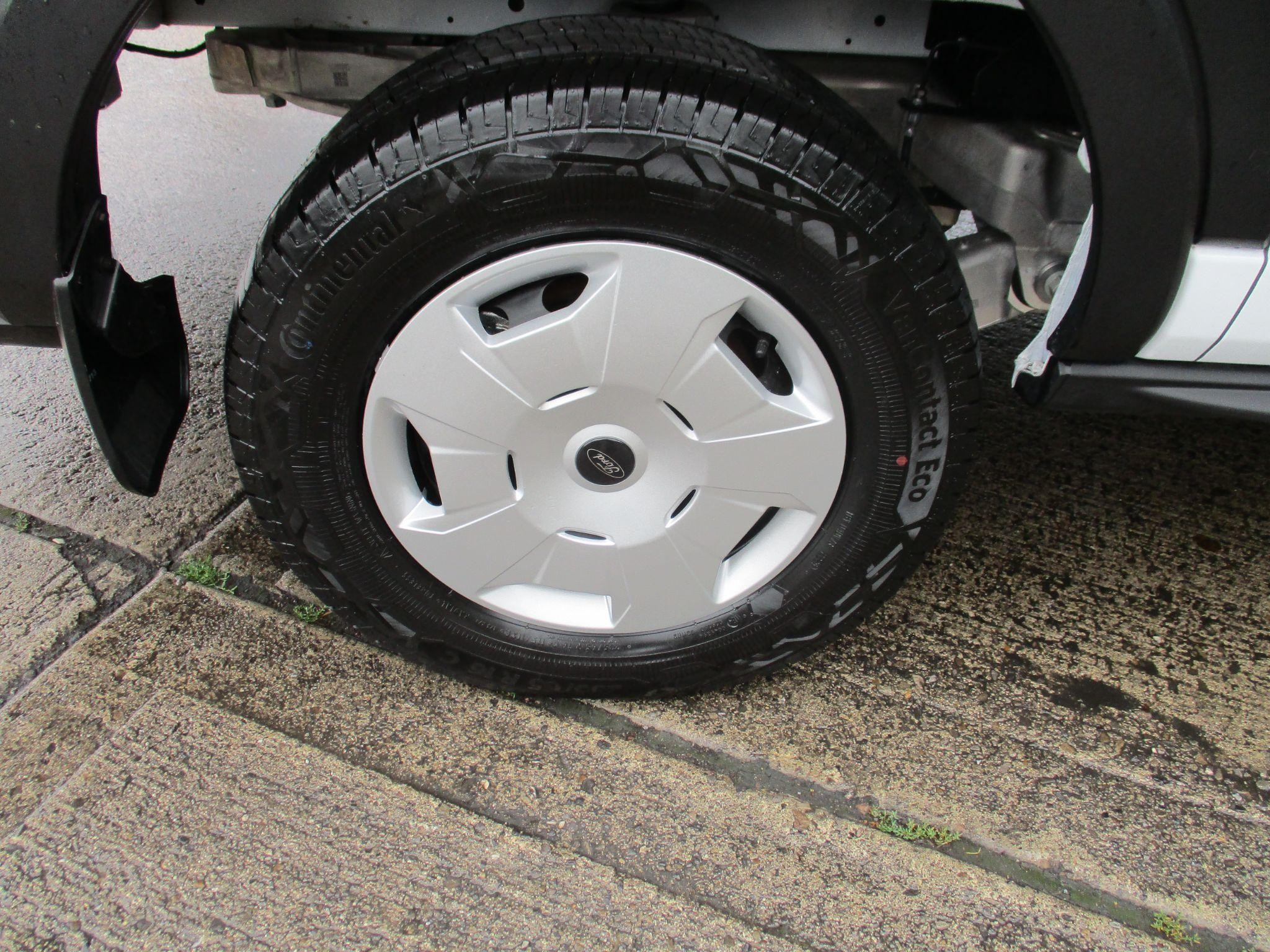 Ford E-Transit Image 11