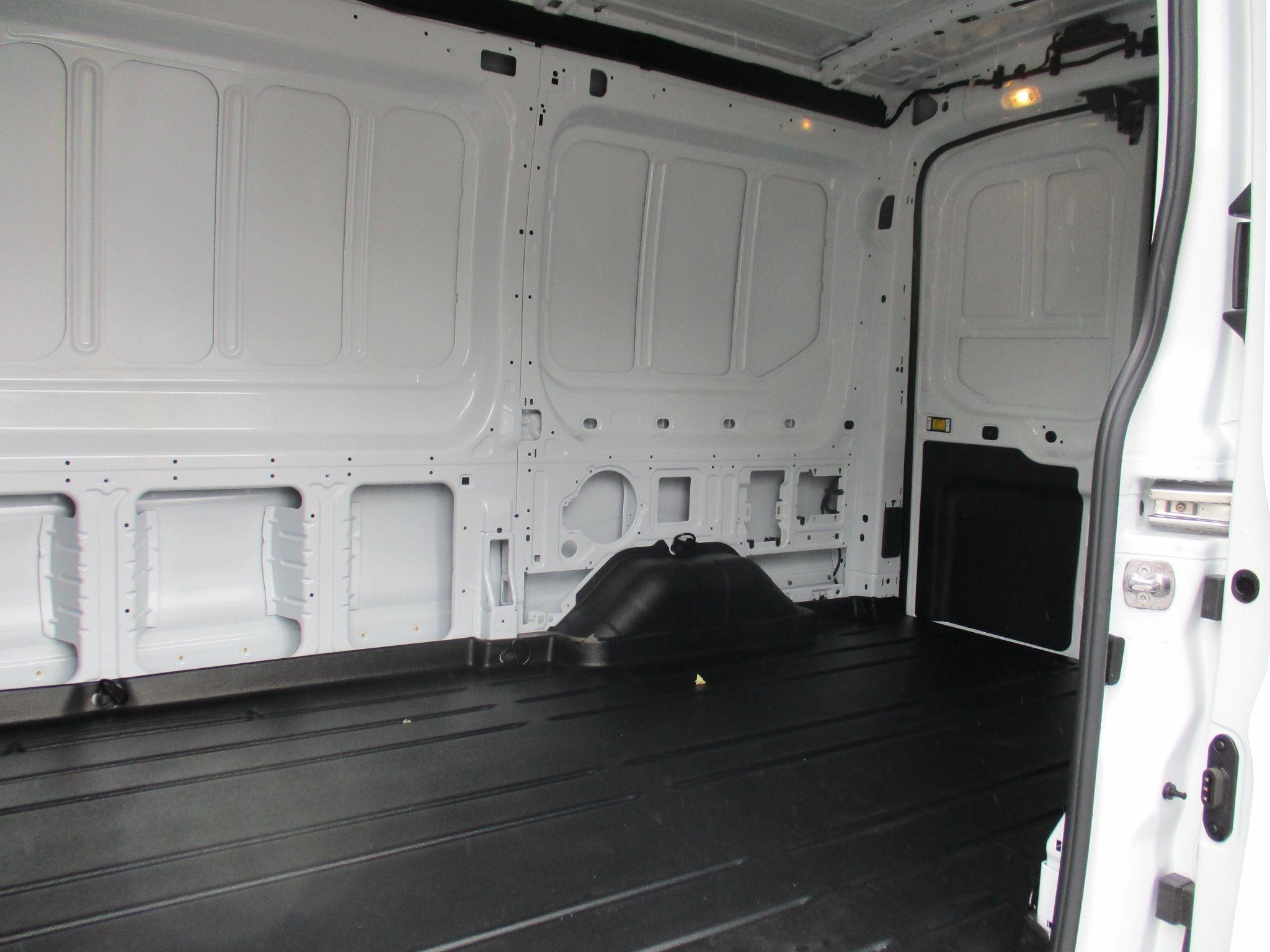 Ford E-Transit Image 15