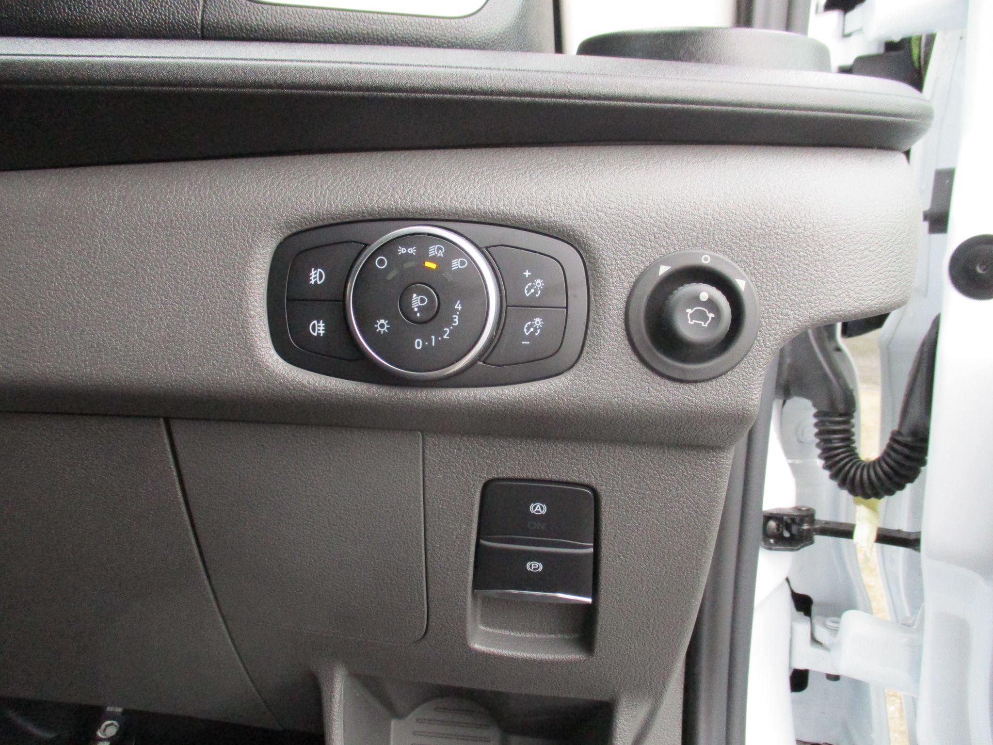 Ford E-Transit Image 19