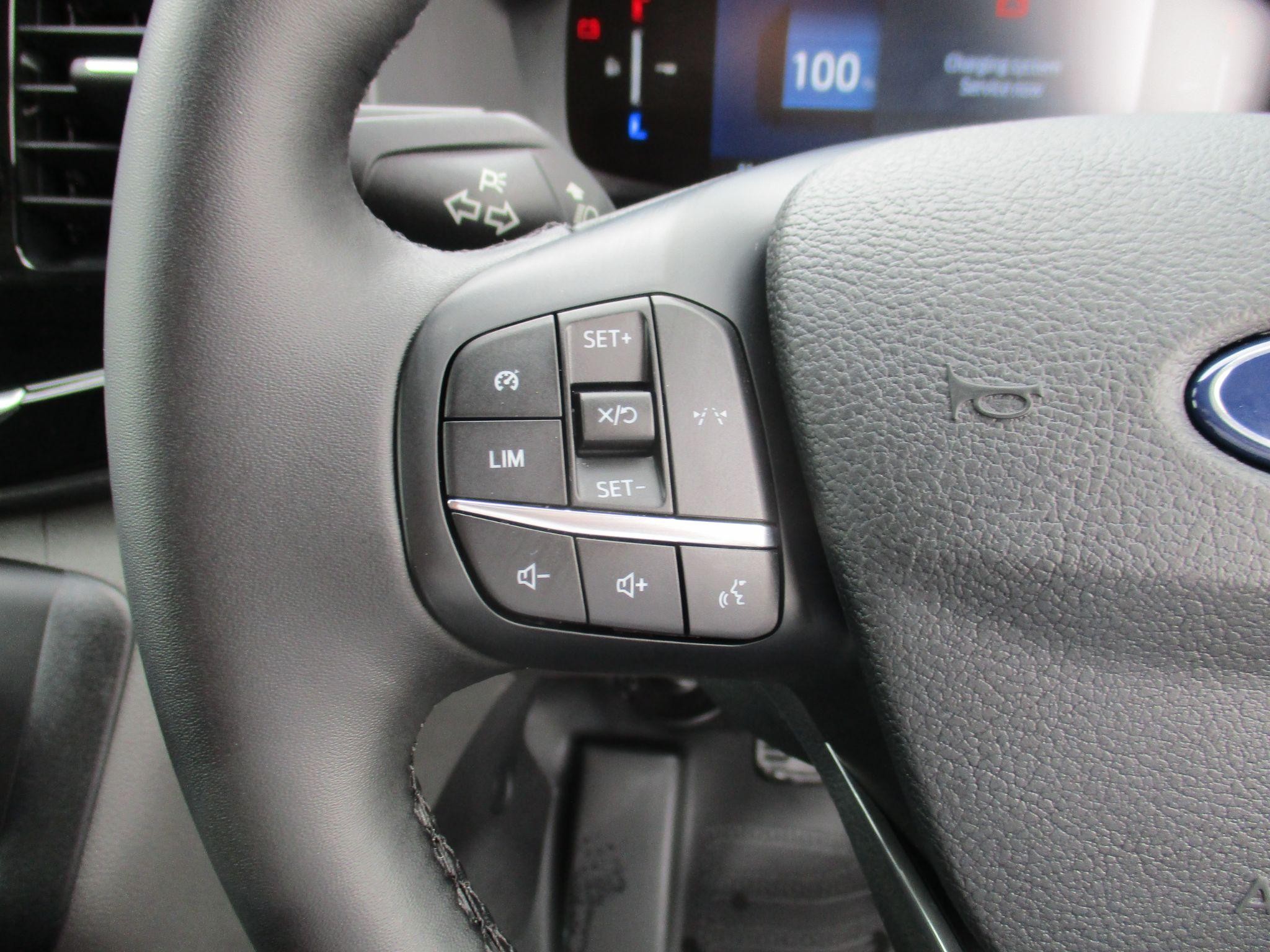 Ford E-Transit Image 20