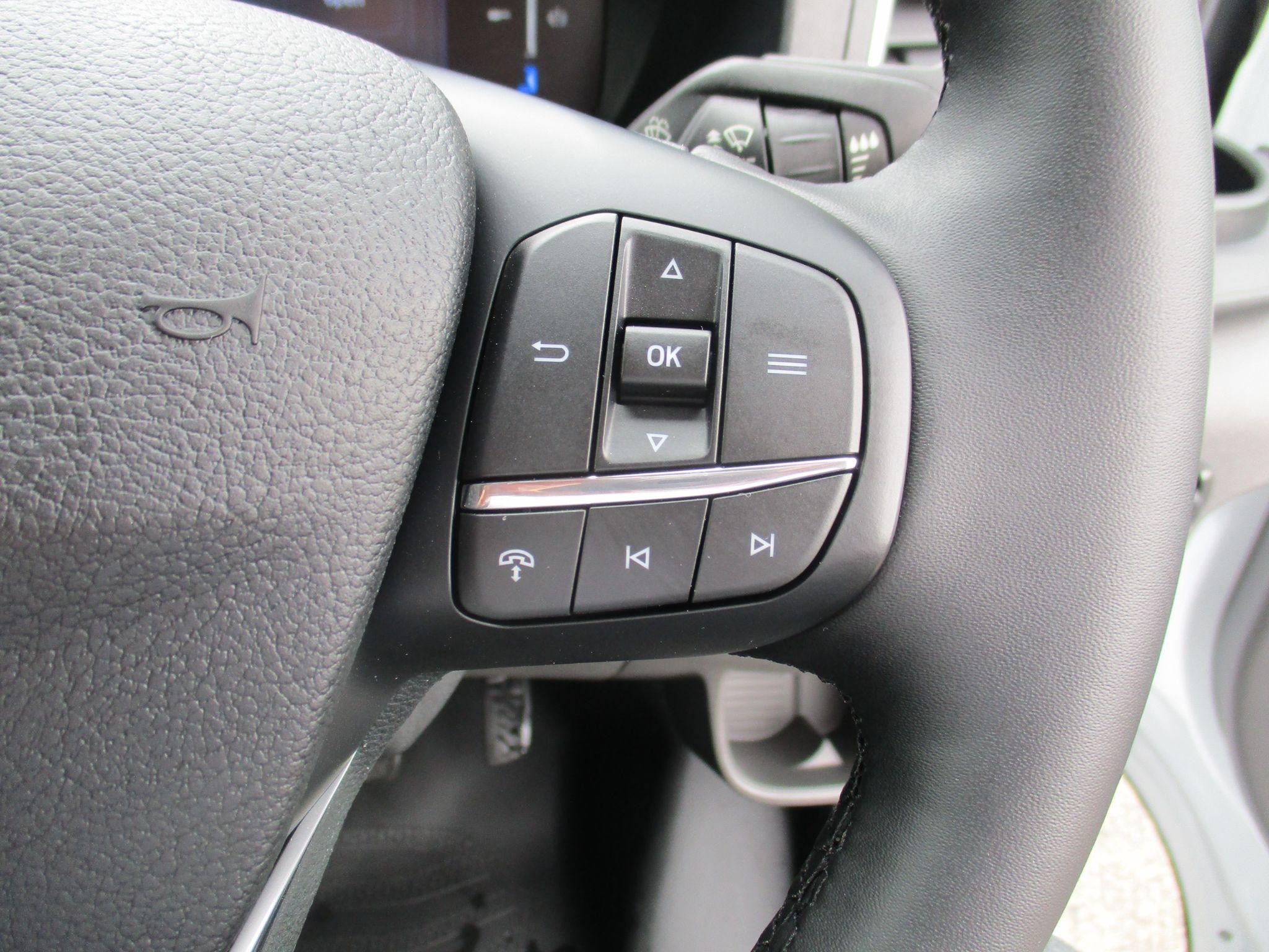 Ford E-Transit Image 21