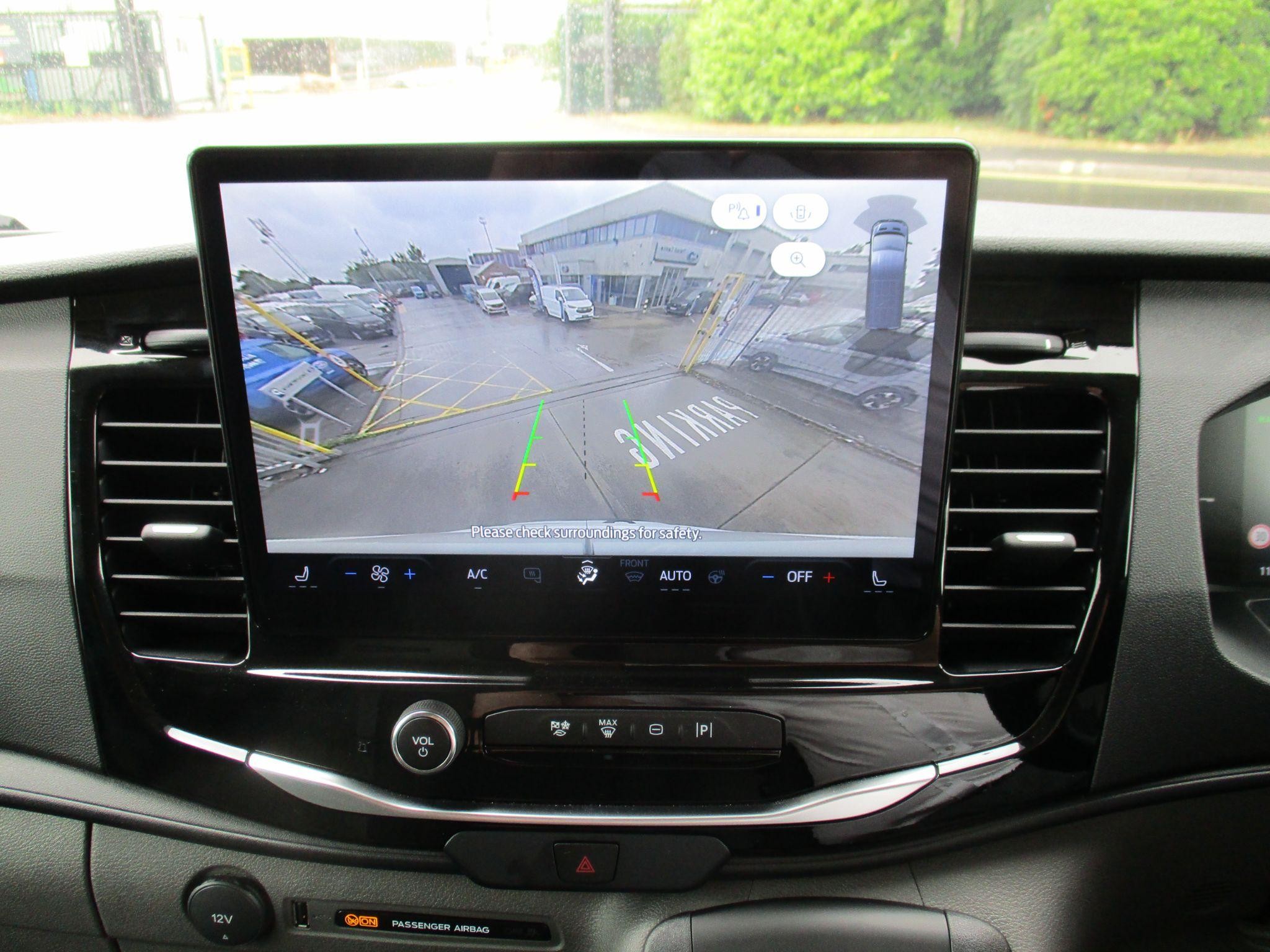 Ford E-Transit Image 25
