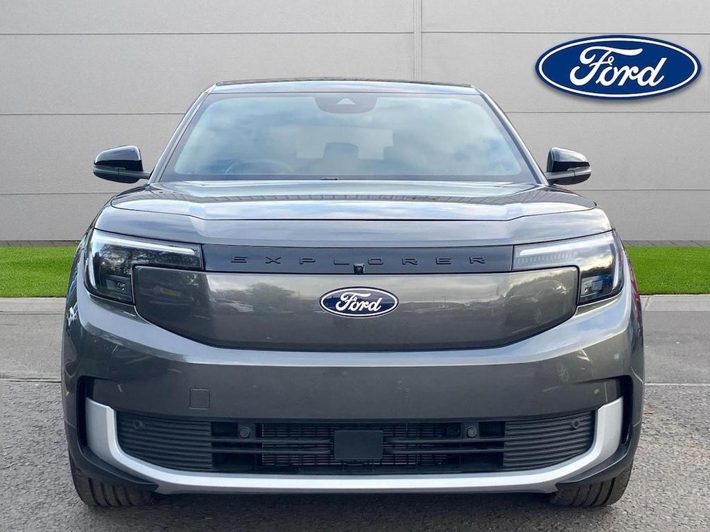 Ford Explorer Image 3