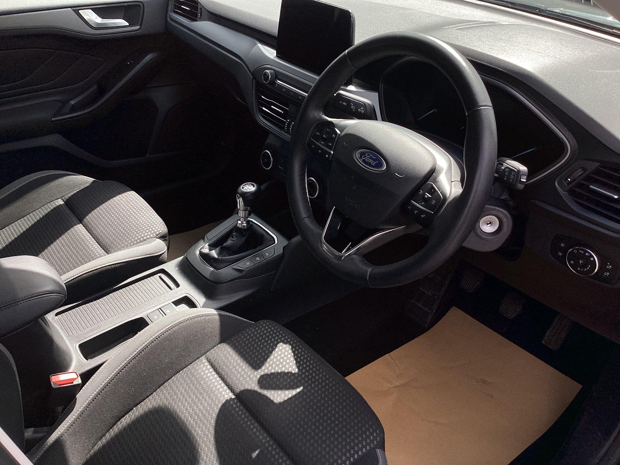 Ford Focus Image 11