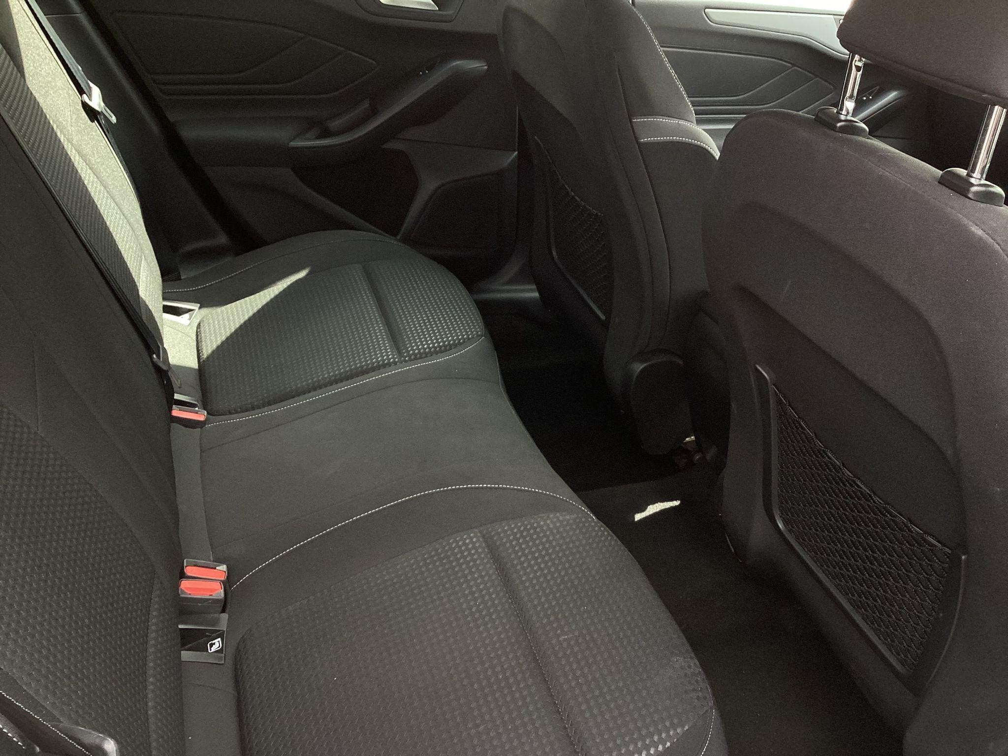 Ford Focus Image 12