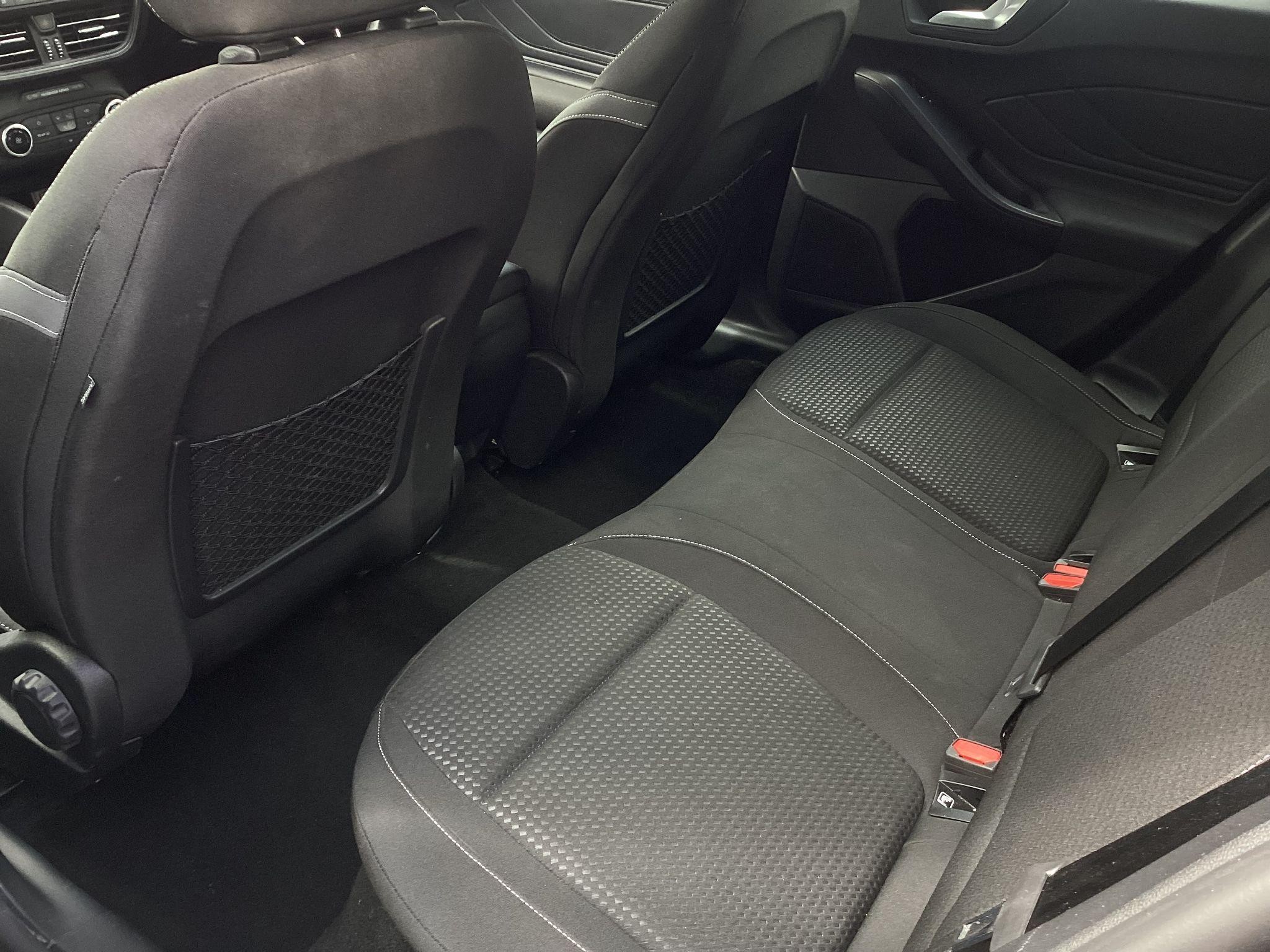 Ford Focus Image 15