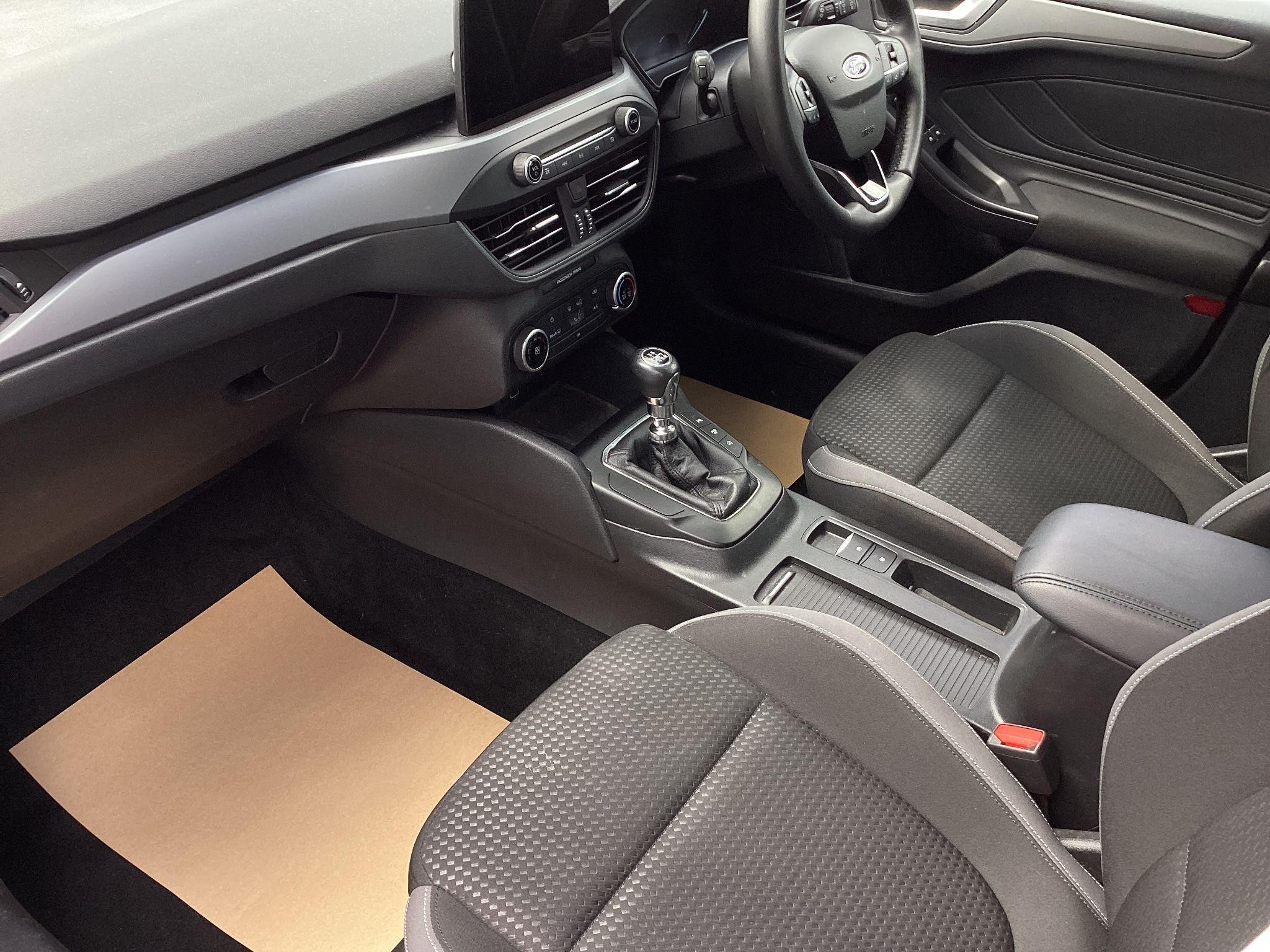 Ford Focus Image 16