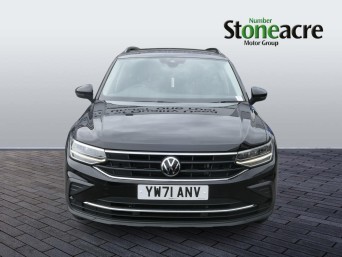 Volkswagen Tiguan 1.5 TSI Active DSG Euro 6 (s/s) 5dr YW71ANV Image 2