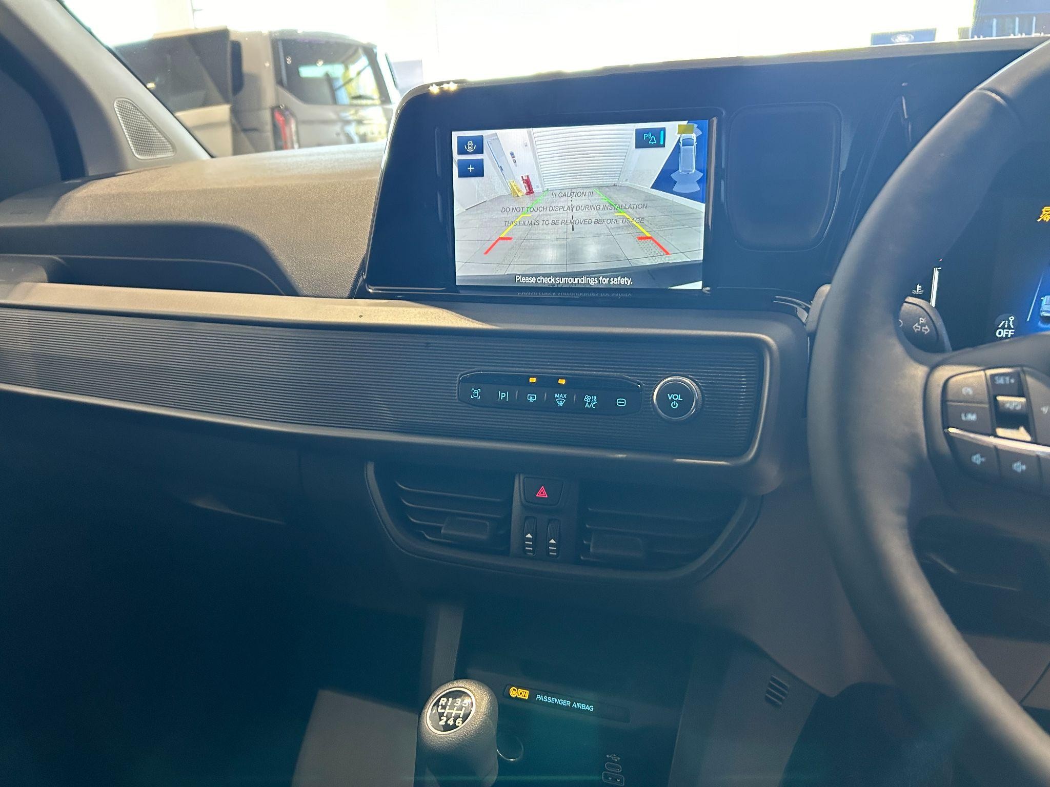 Ford Transit Courier Image 8