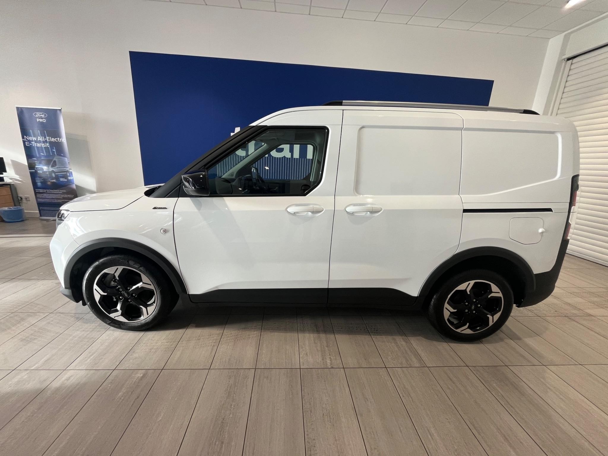Ford Transit Courier Image 3