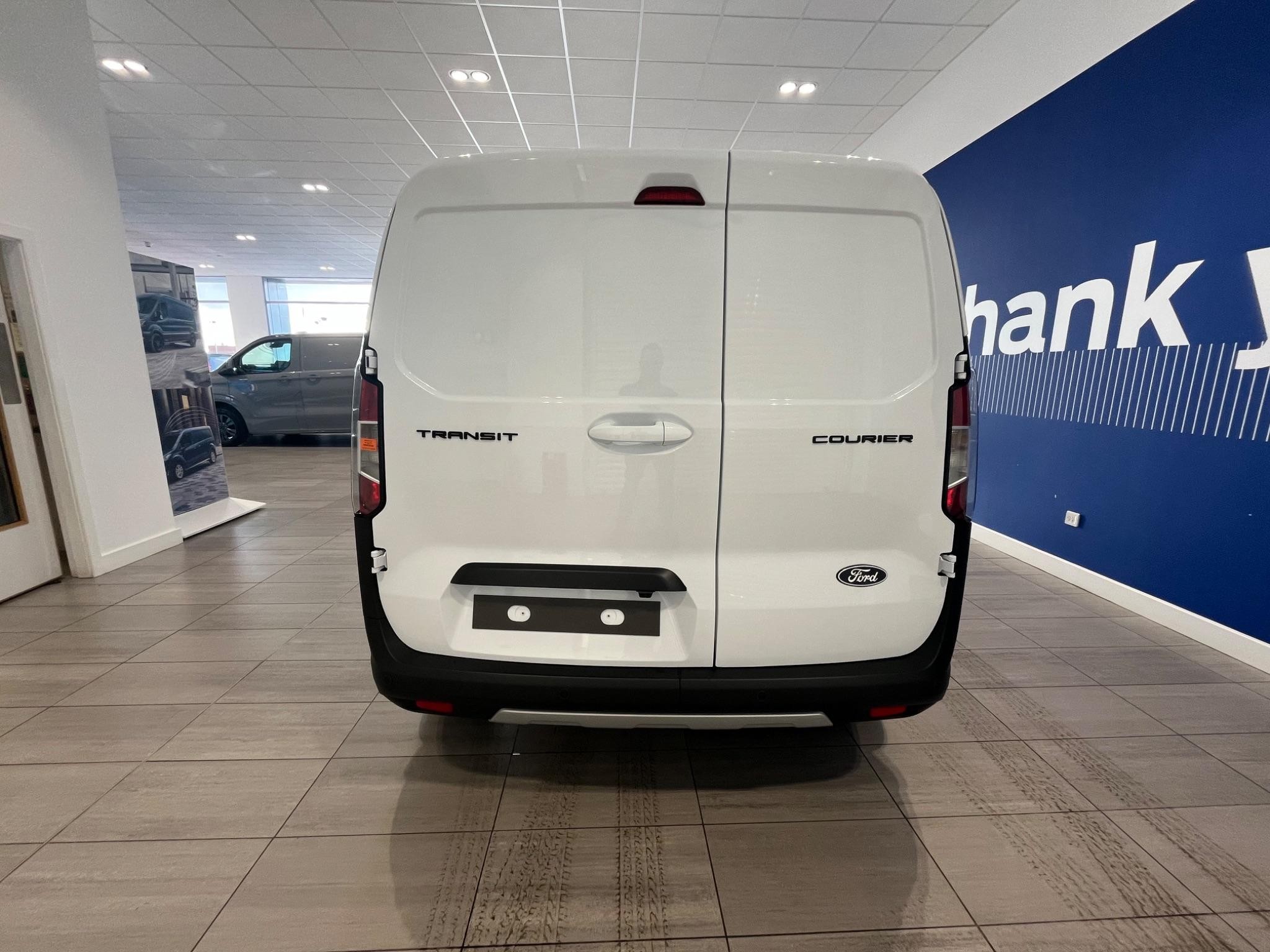 Ford Transit Courier Image 6