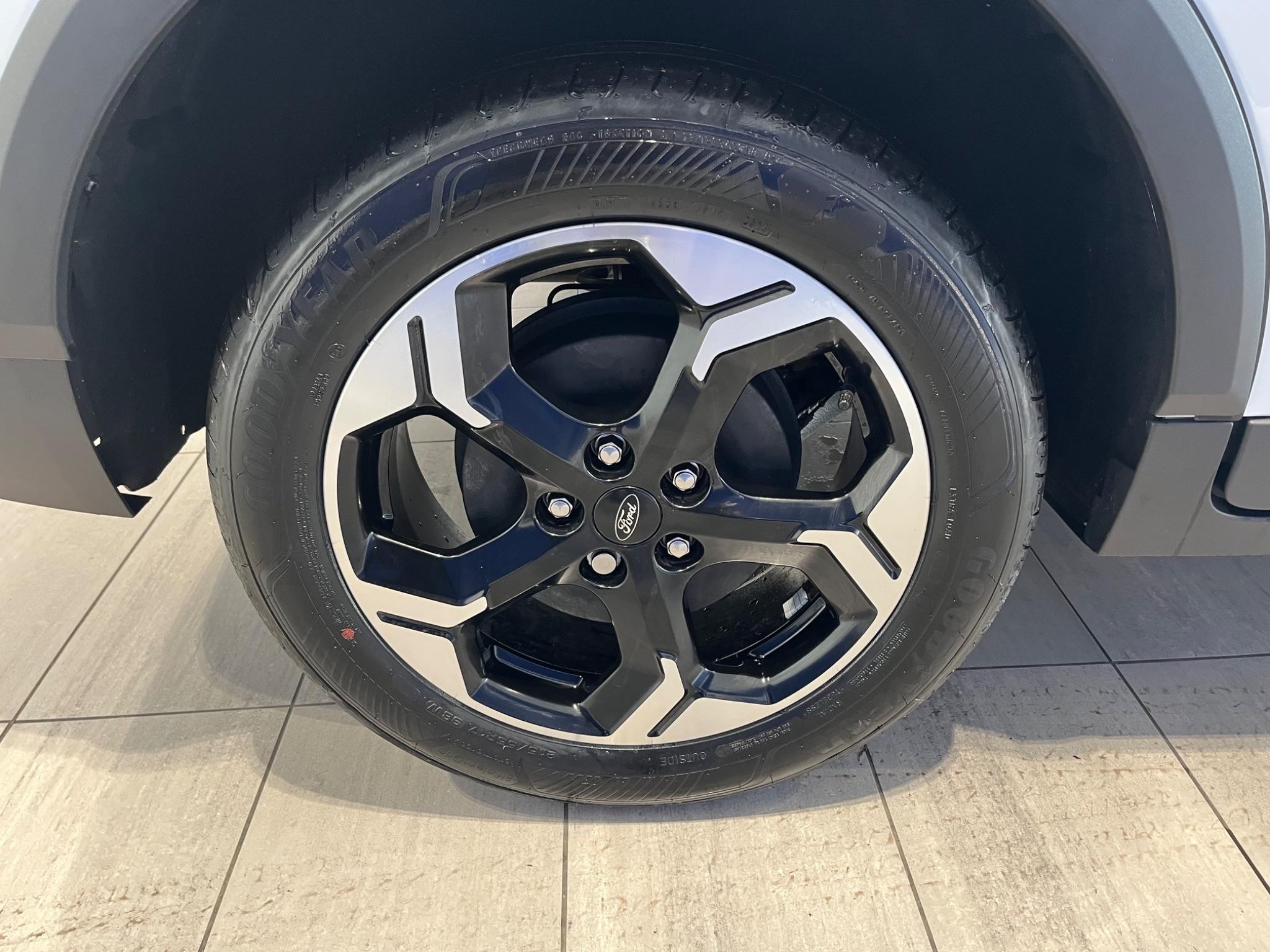 Ford Transit Courier Image 9