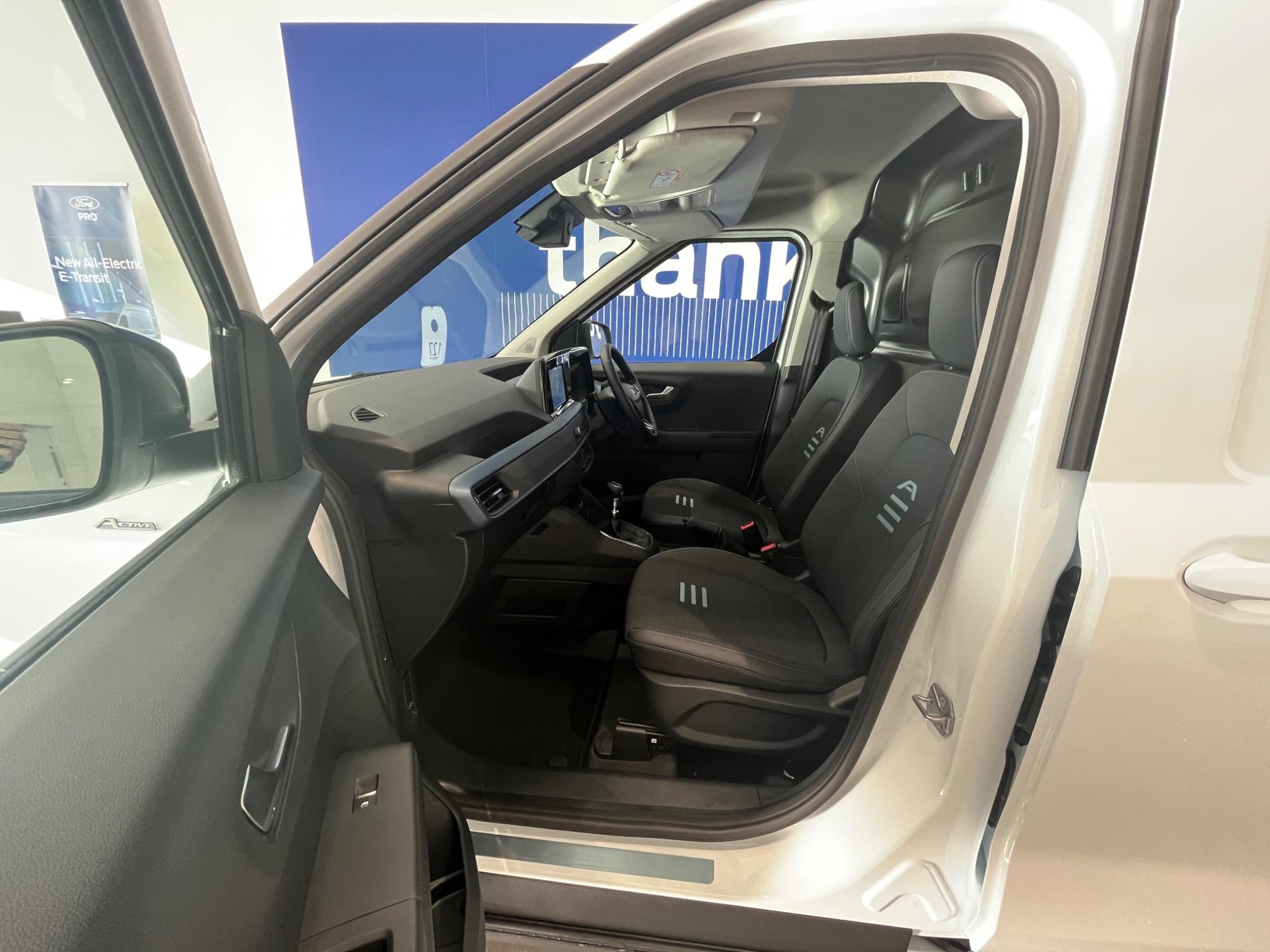 Ford Transit Courier Image 10