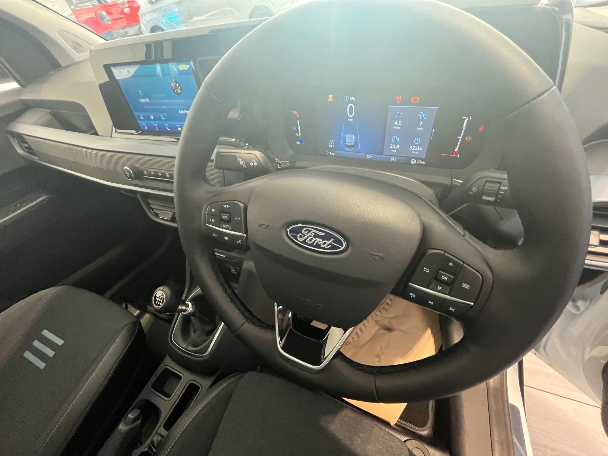 Ford Transit Courier Image 17