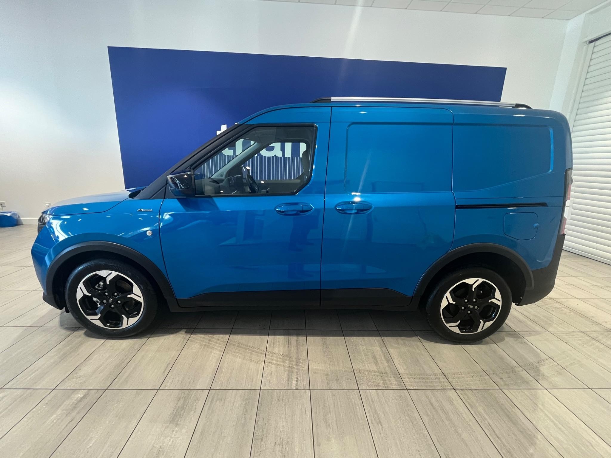 Ford Transit Courier Image 2