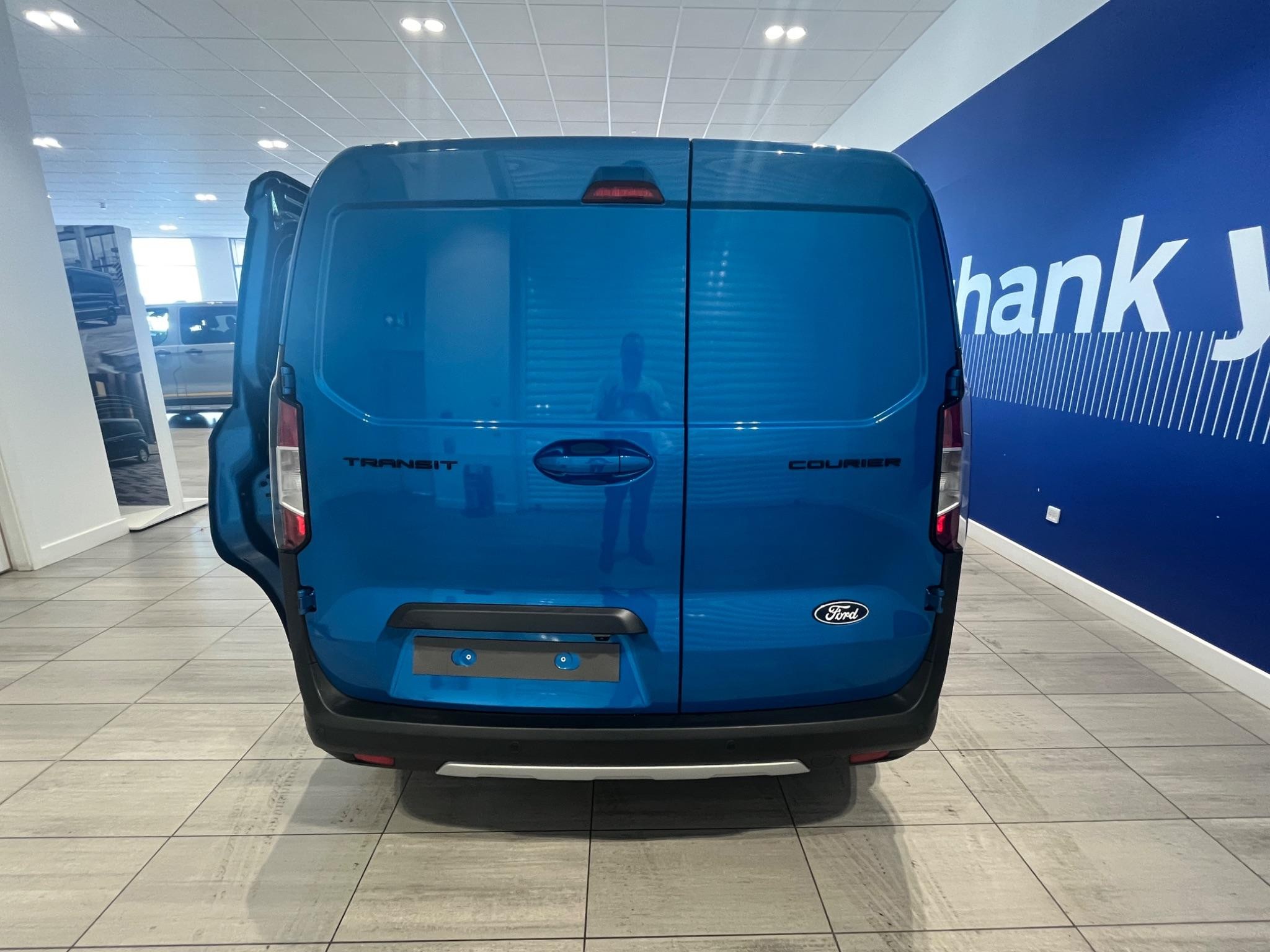 Ford Transit Courier Image 6