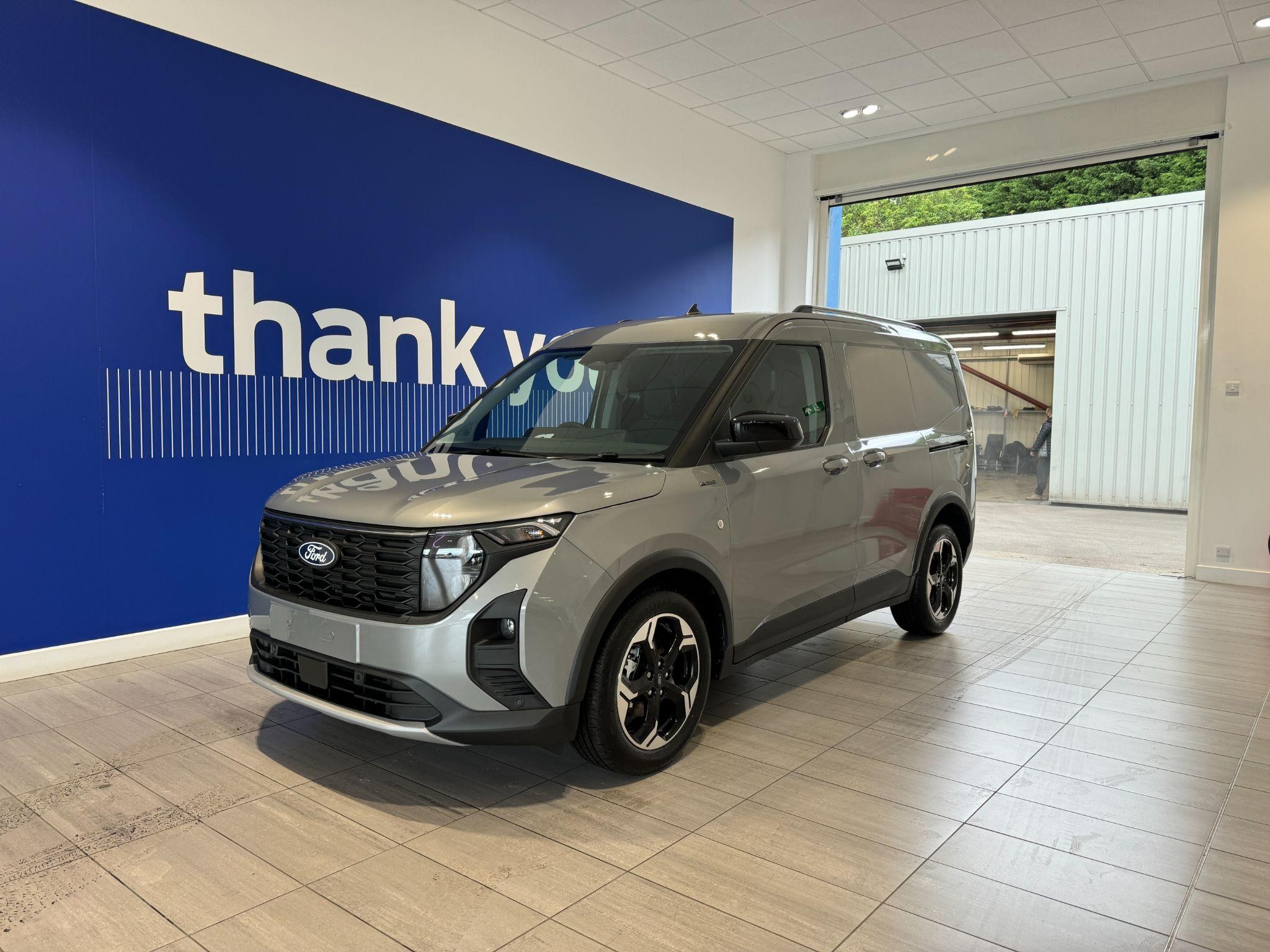 Ford Transit Courier Image 1