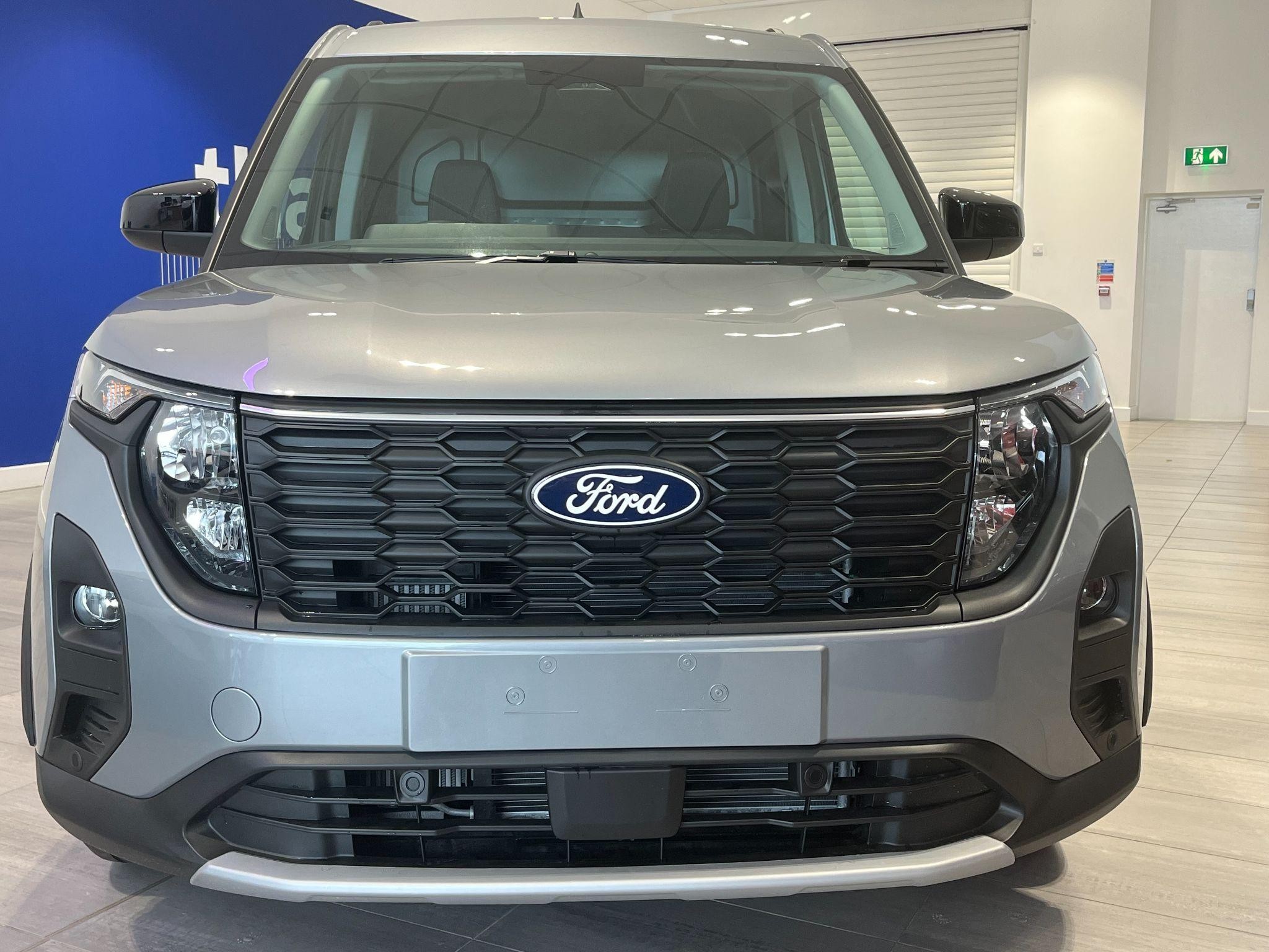 Ford Transit Courier Image 4