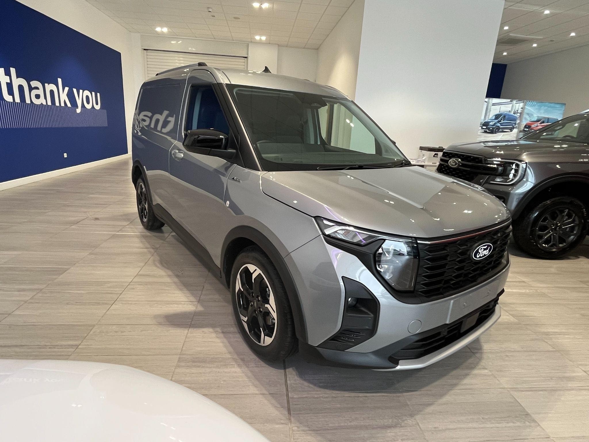 Ford Transit Courier Image 7