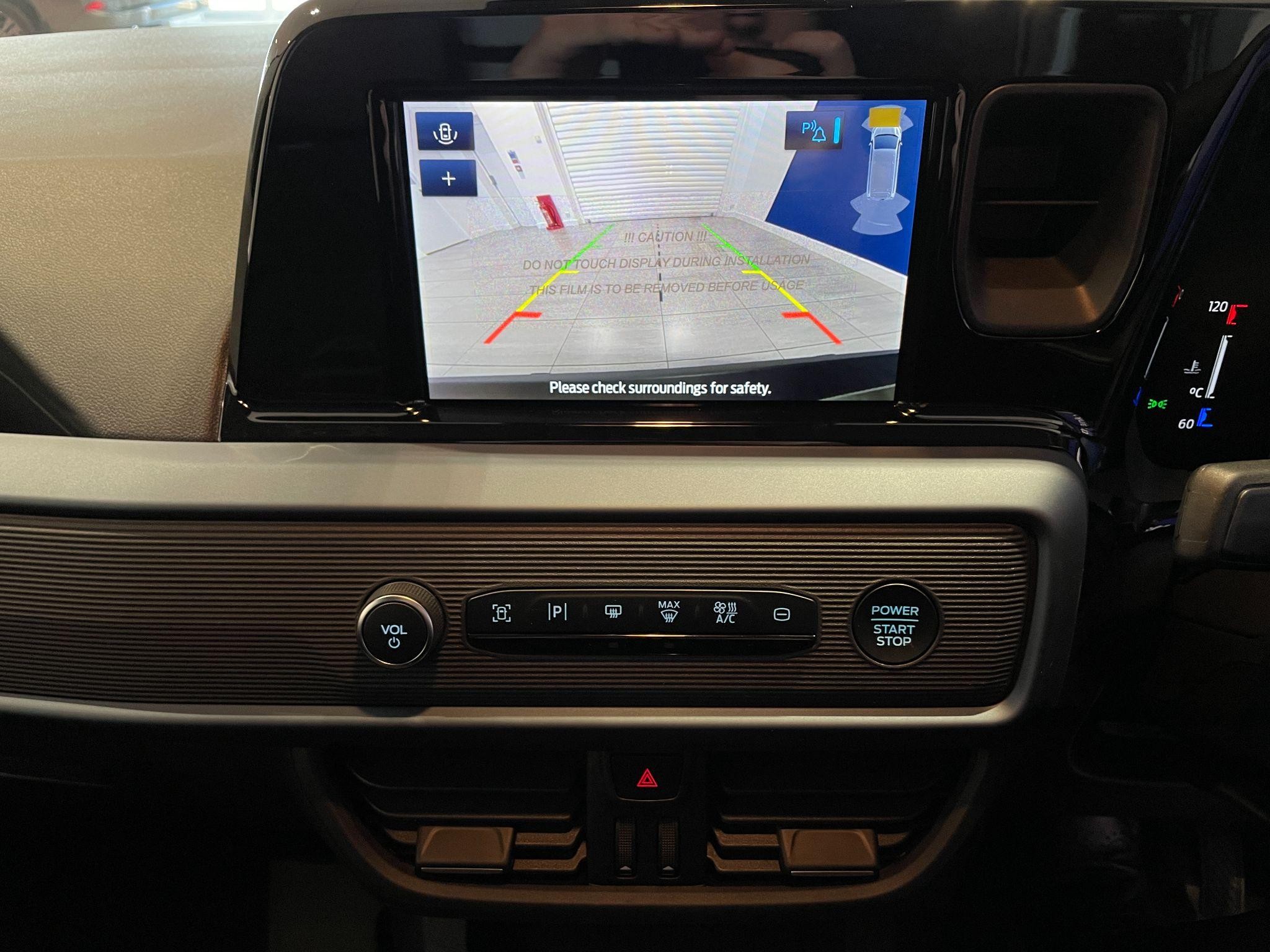 Ford Transit Courier Image 13