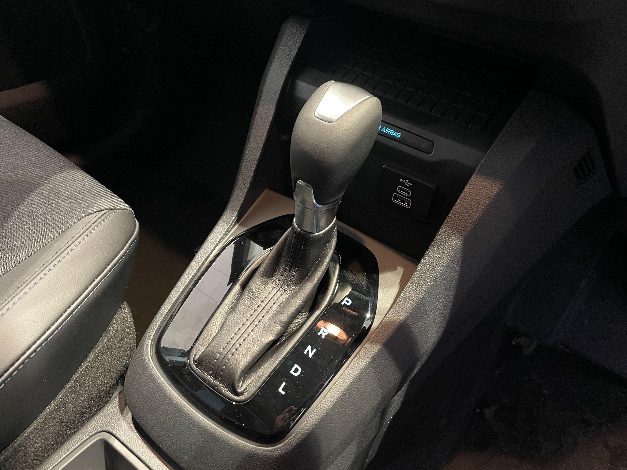 Ford Transit Courier Image 14