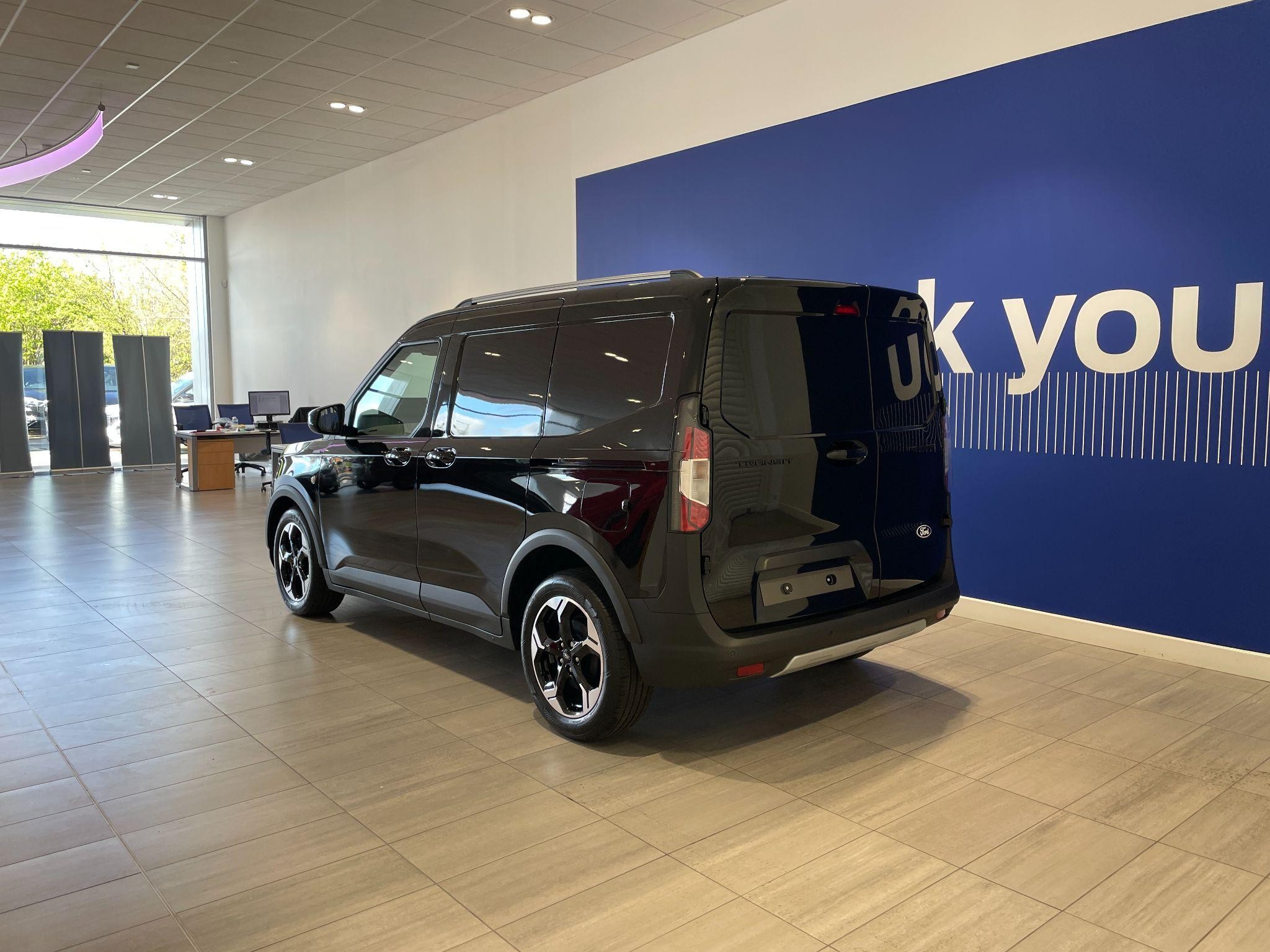 Ford Transit Courier Image 4