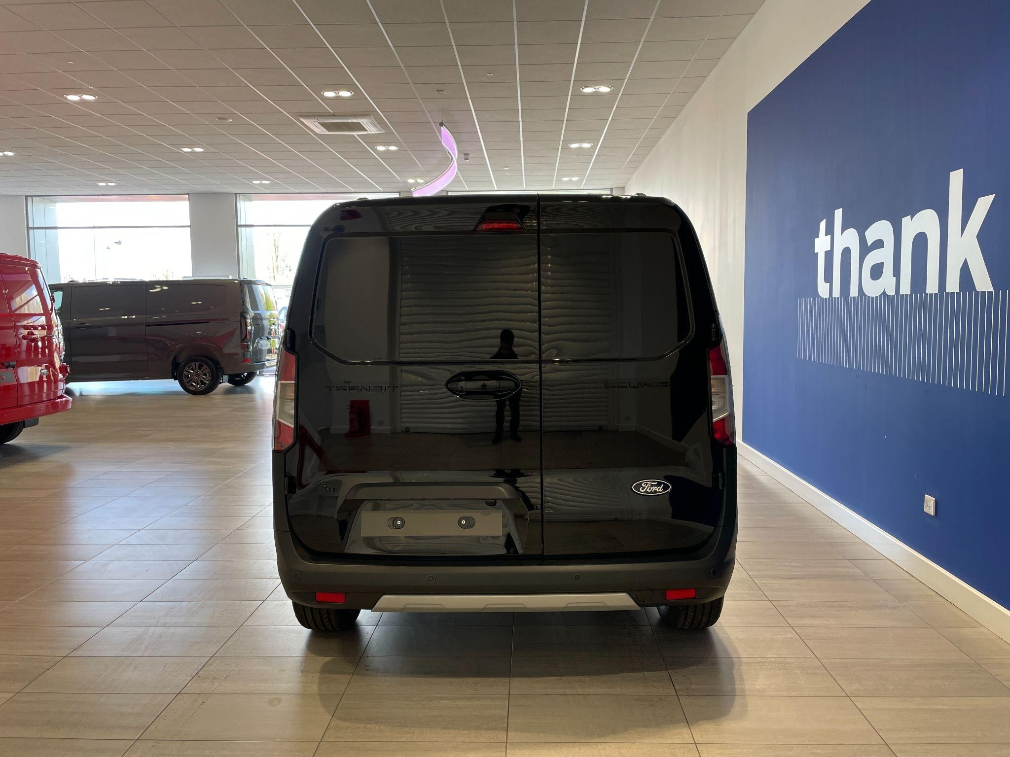 Ford Transit Courier Image 5