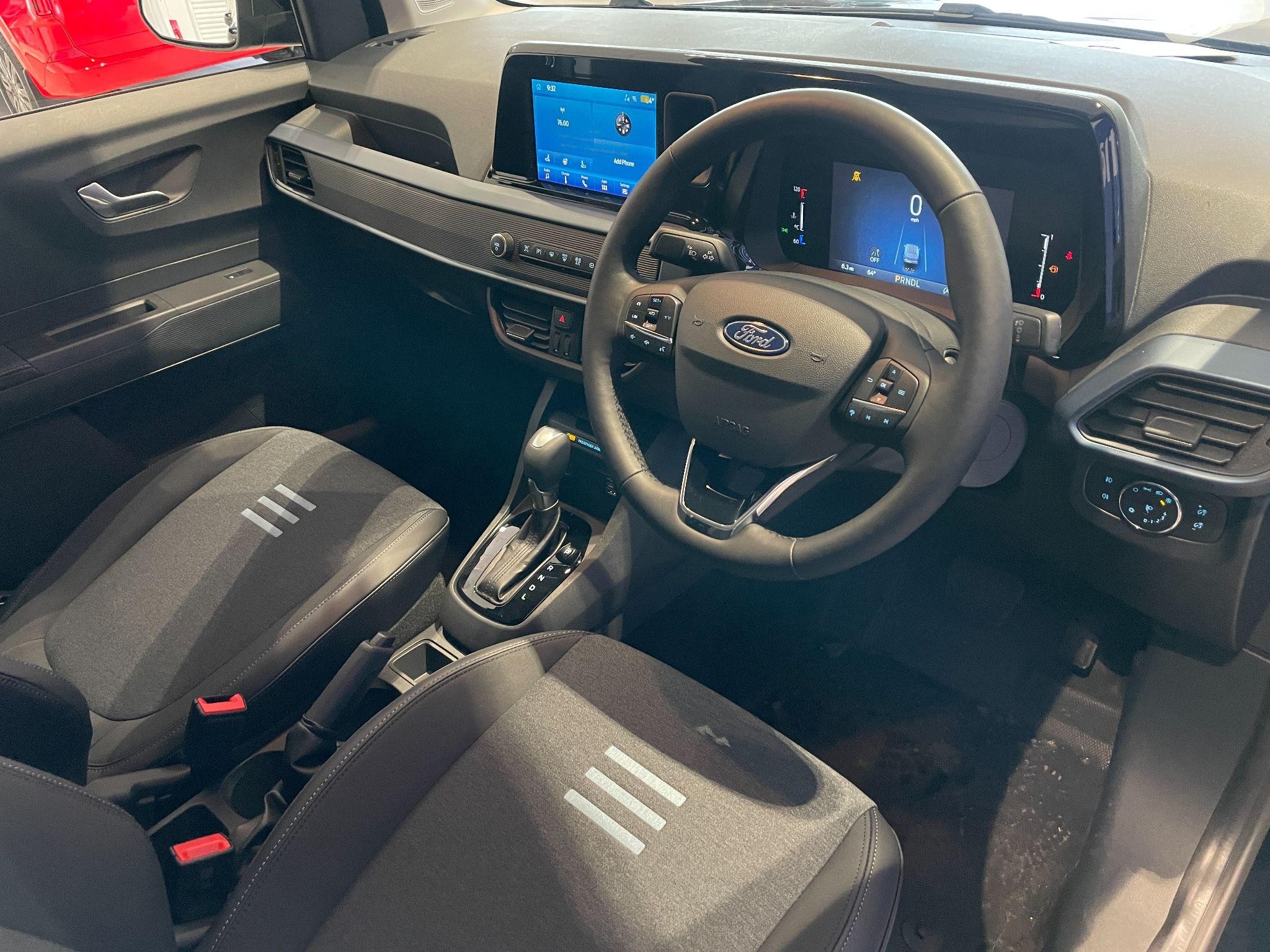Ford Transit Courier Image 12