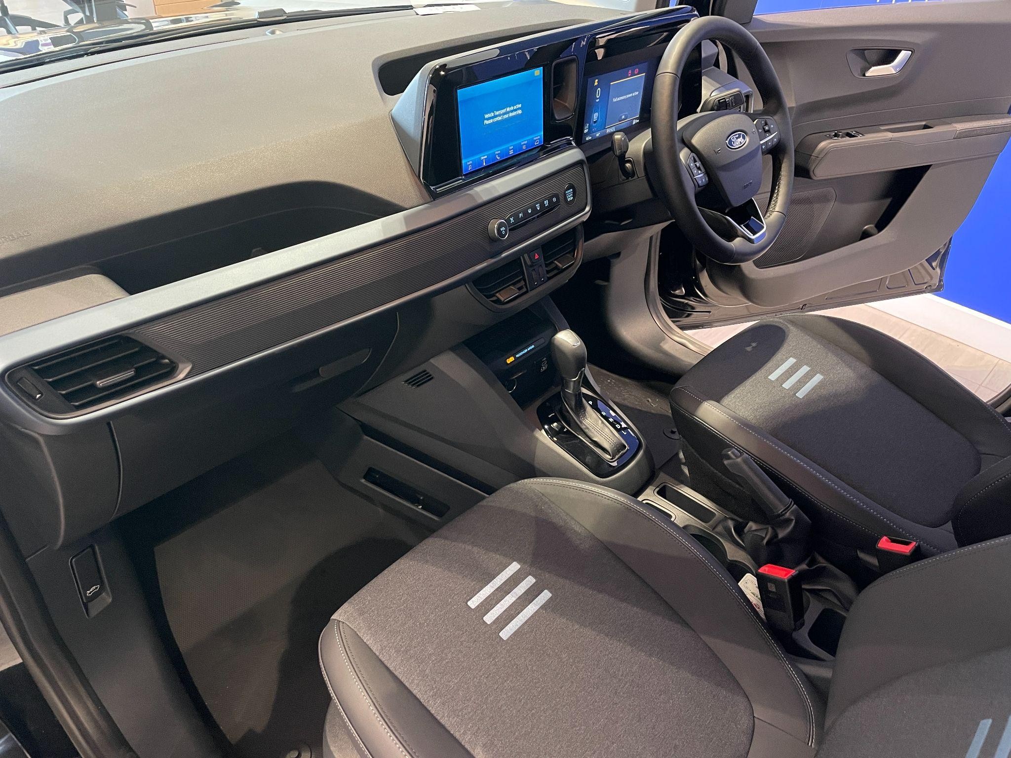 Ford Transit Courier Image 13