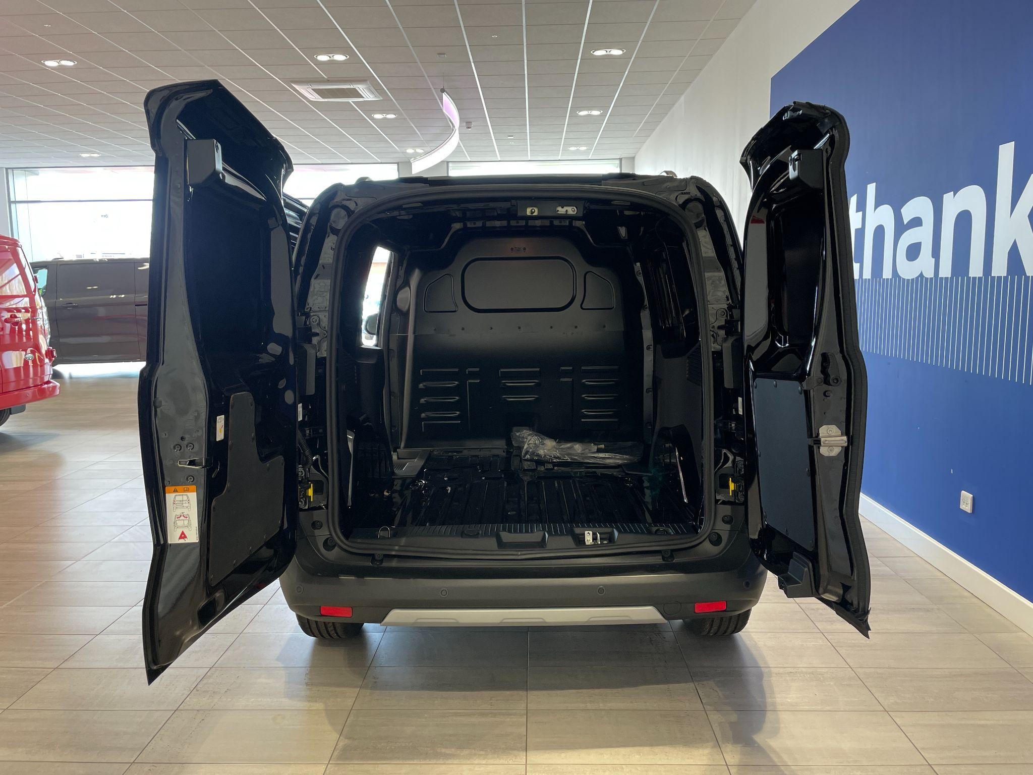Ford Transit Courier Image 15