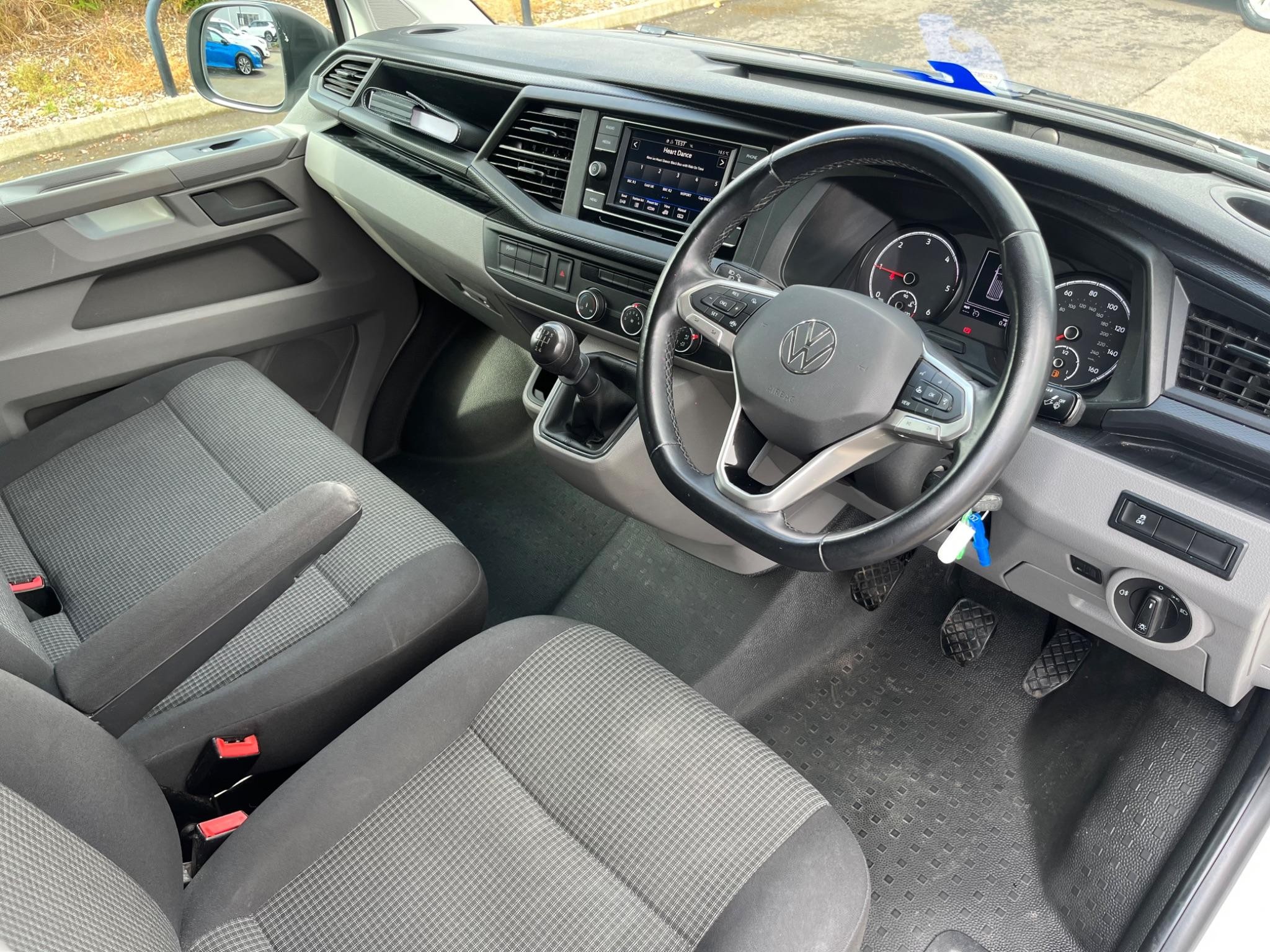 Volkswagen Transporter Image 21