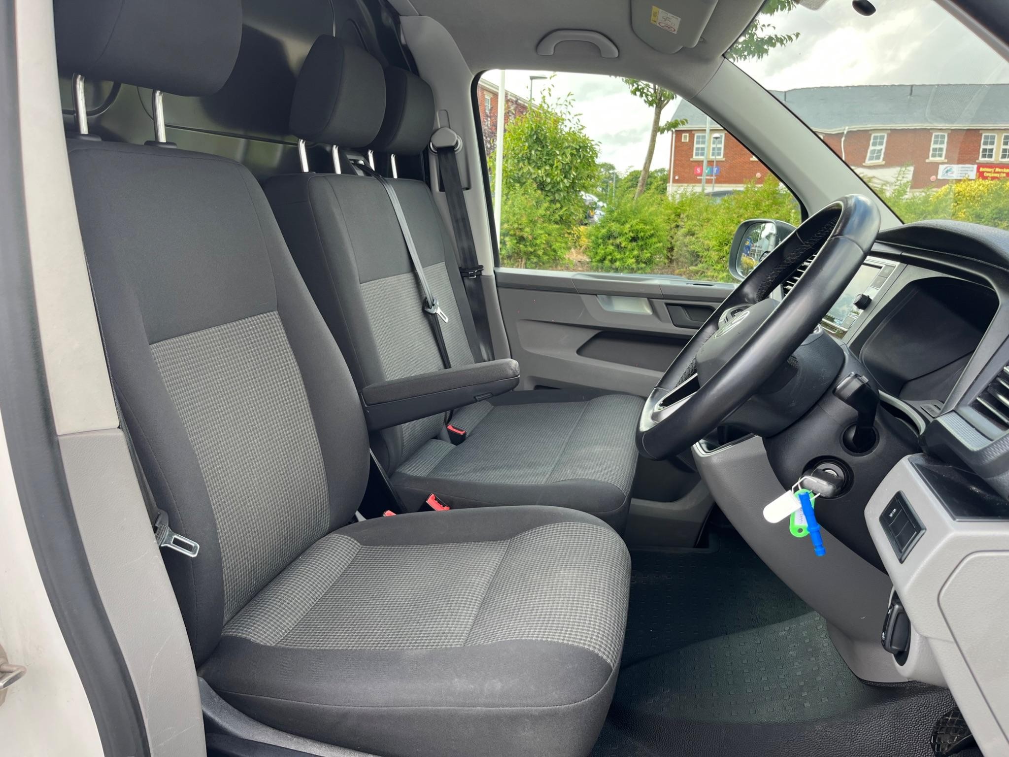 Volkswagen Transporter Image 10