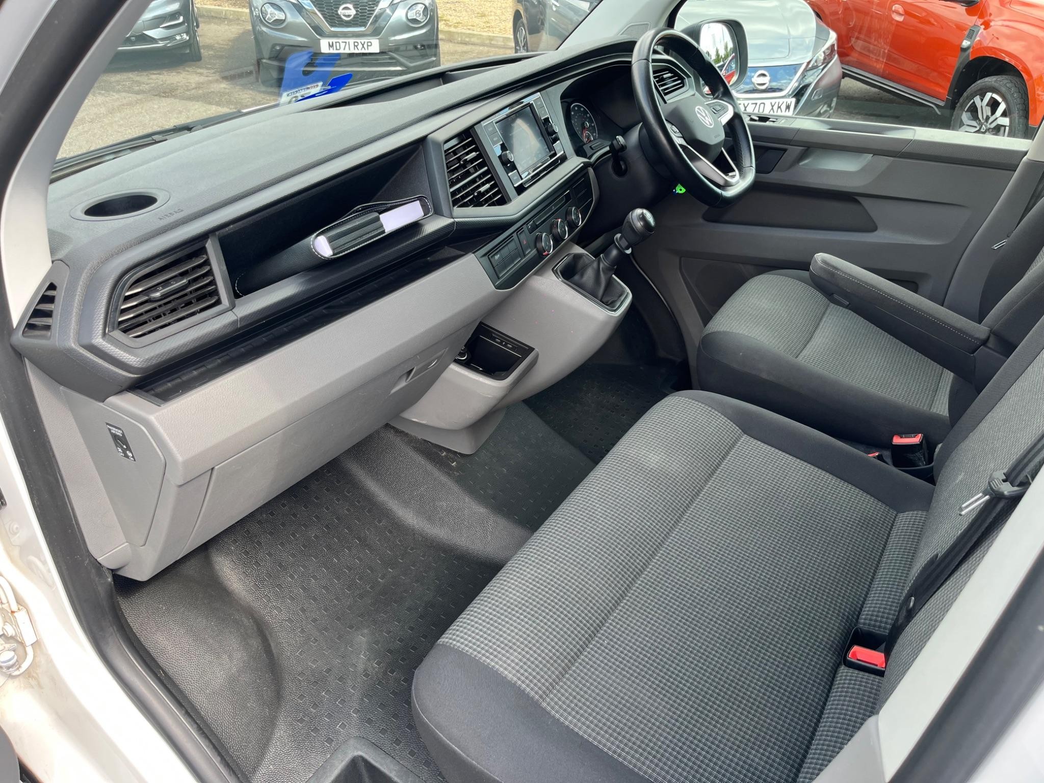 Volkswagen Transporter Image 24