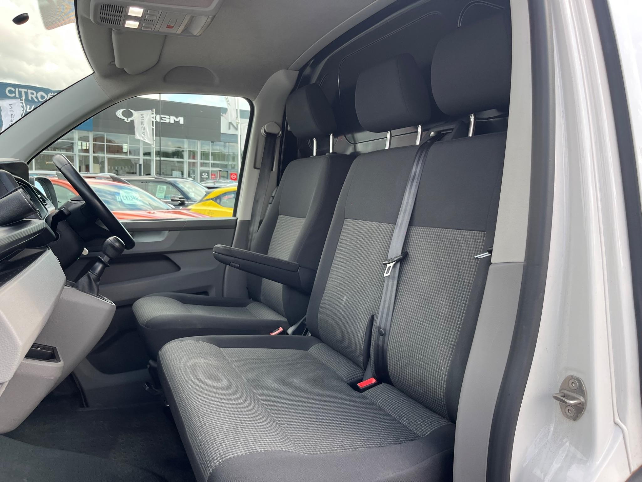 Volkswagen Transporter Image 25
