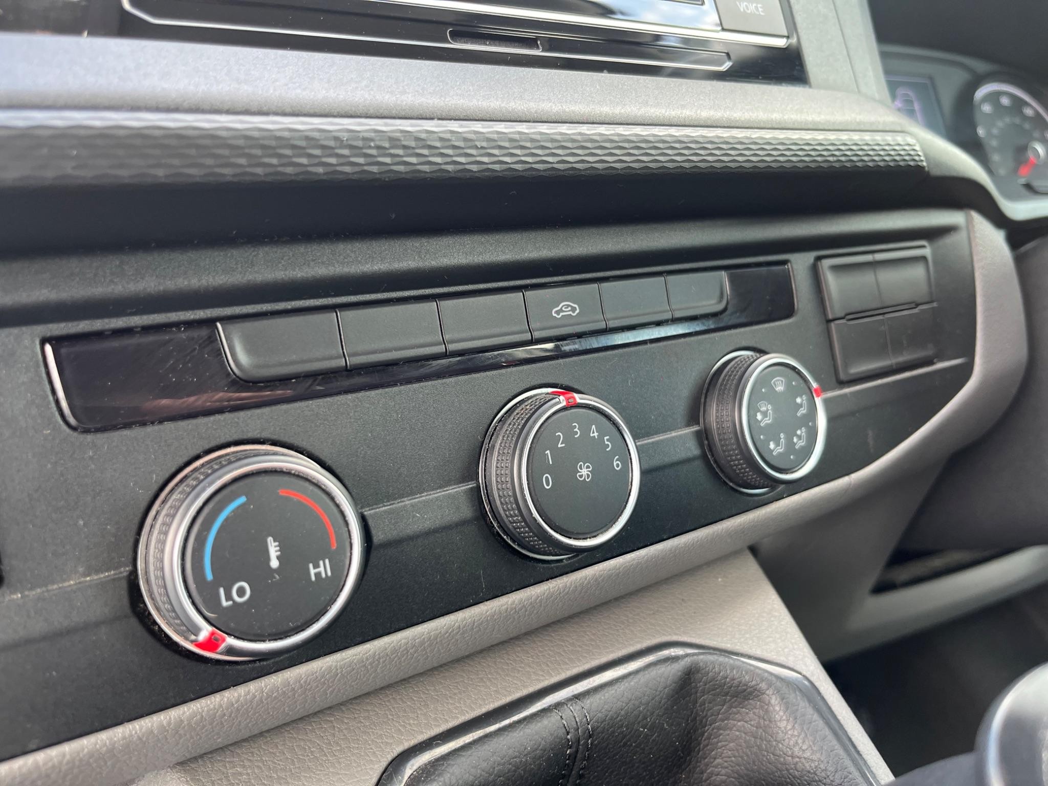 Volkswagen Transporter Image 22
