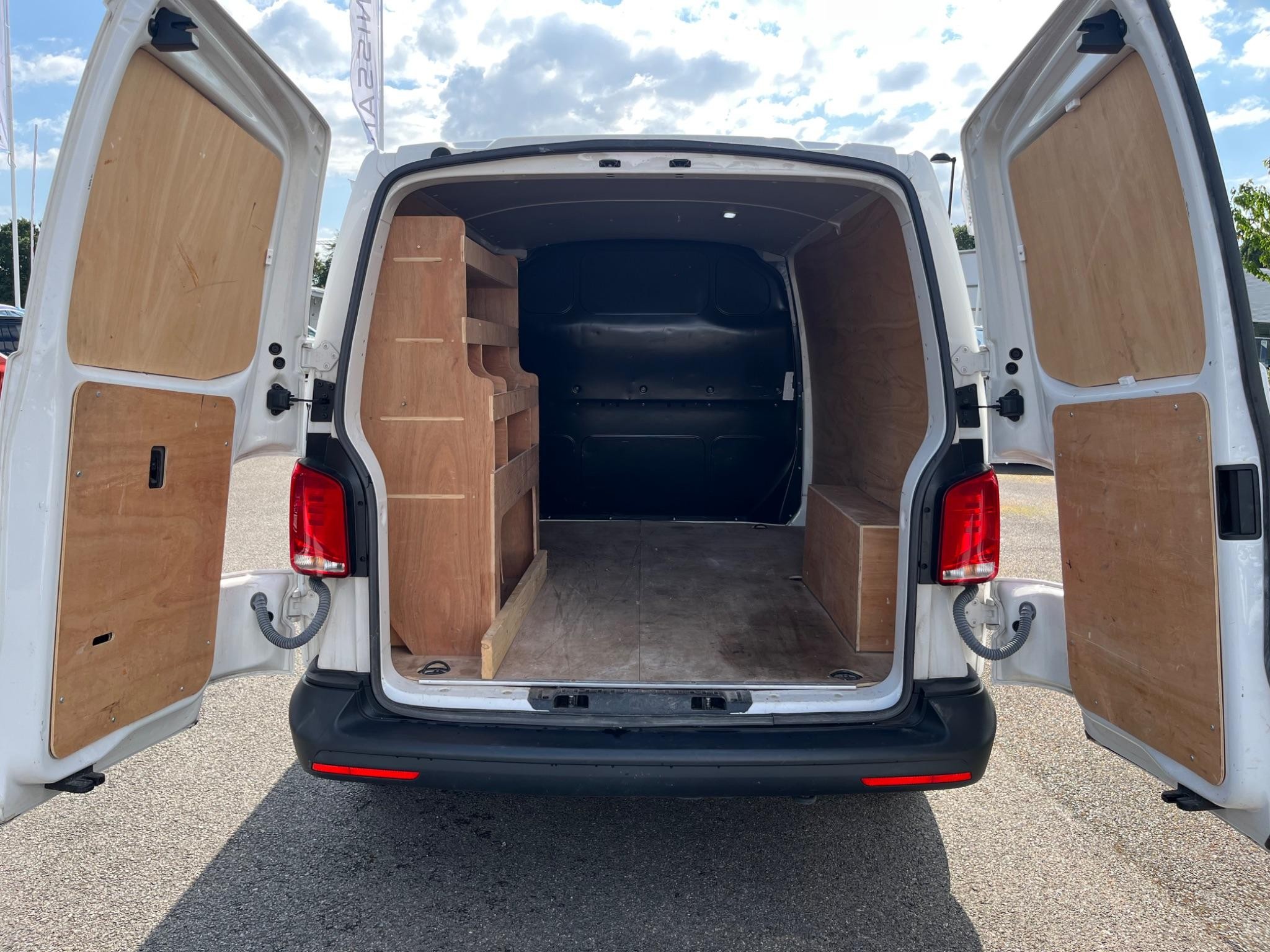 Volkswagen Transporter Image 6