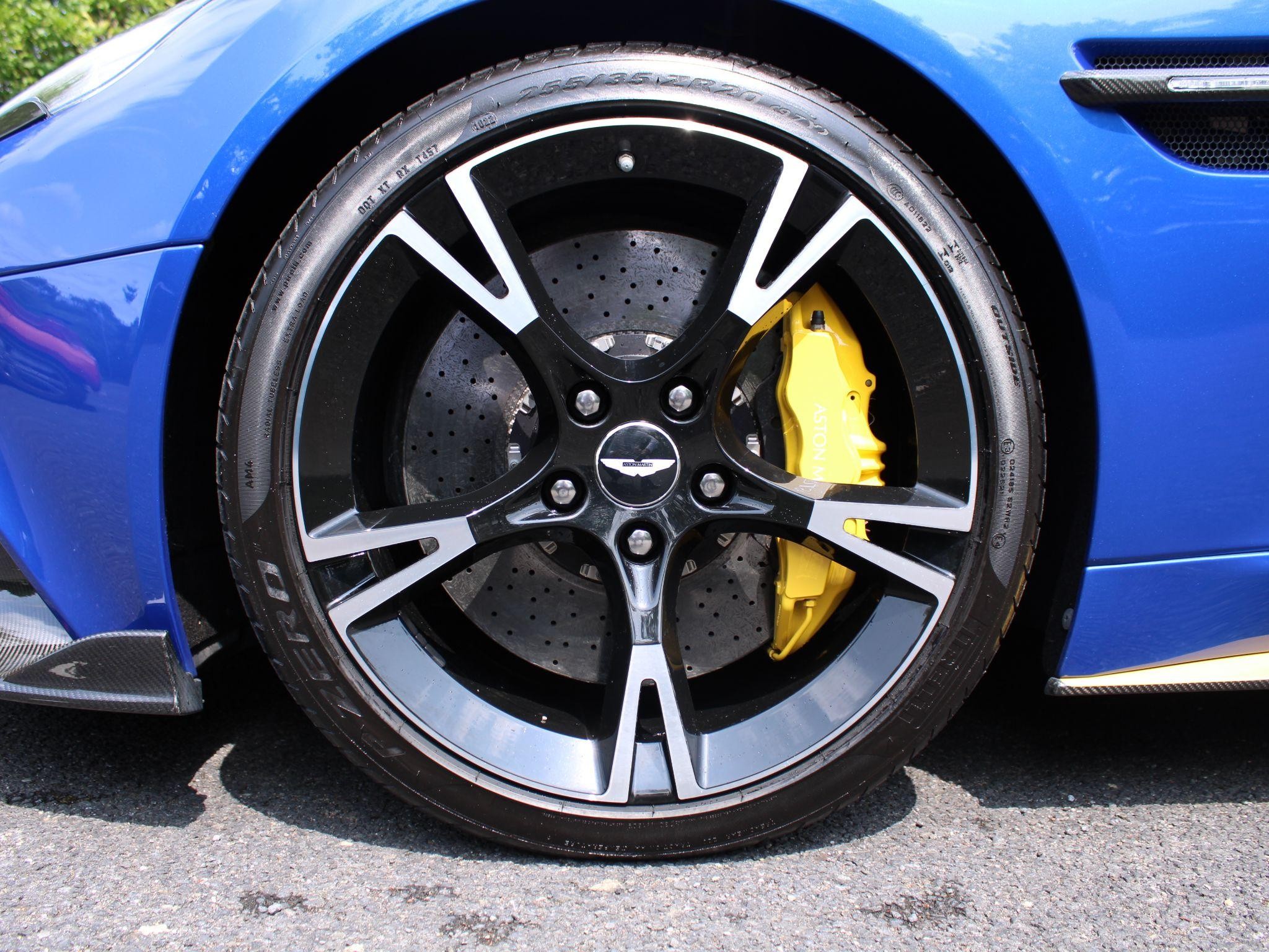 Aston Martin Vanquish Image 4