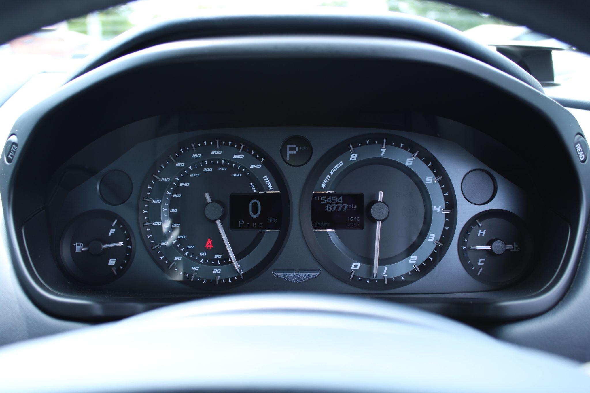 Aston Martin Vanquish Image 6