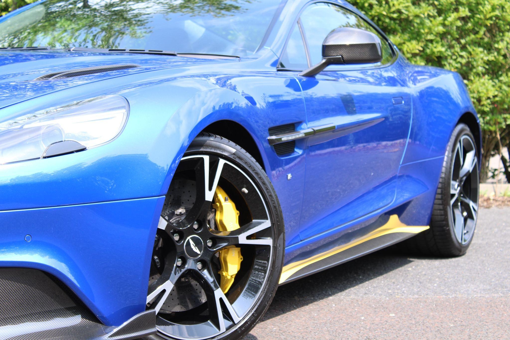 Aston Martin Vanquish Image 9