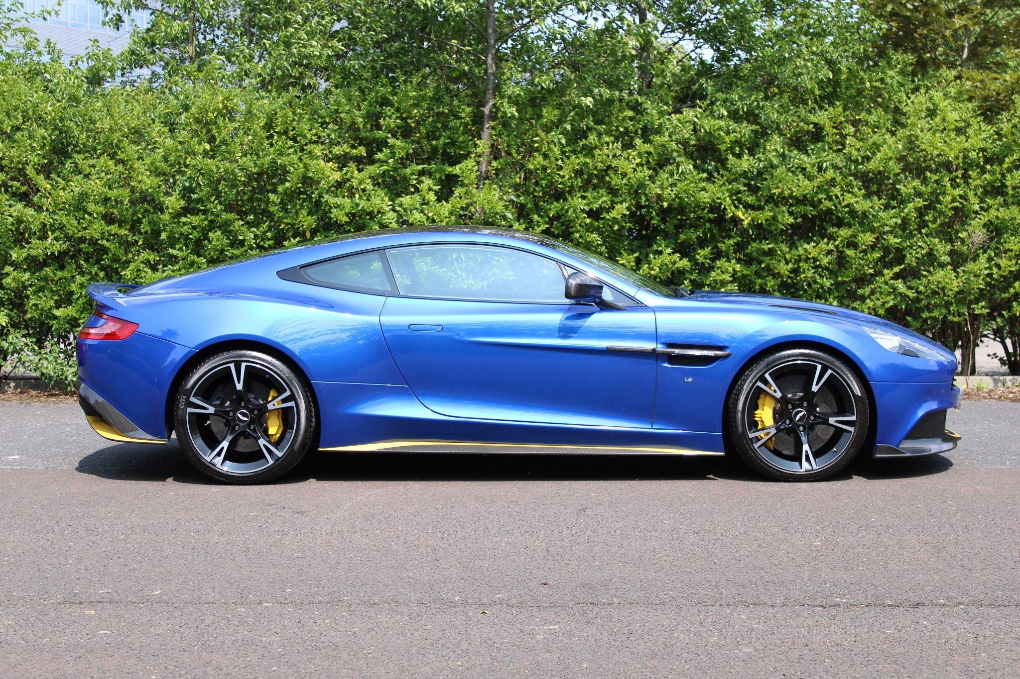 Aston Martin Vanquish Image 19