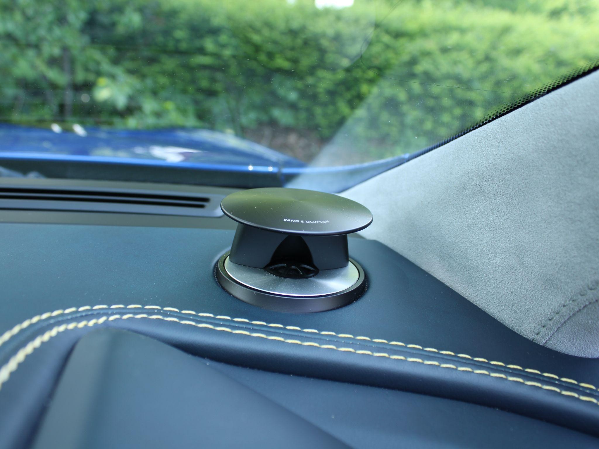 Aston Martin Vanquish Image 40
