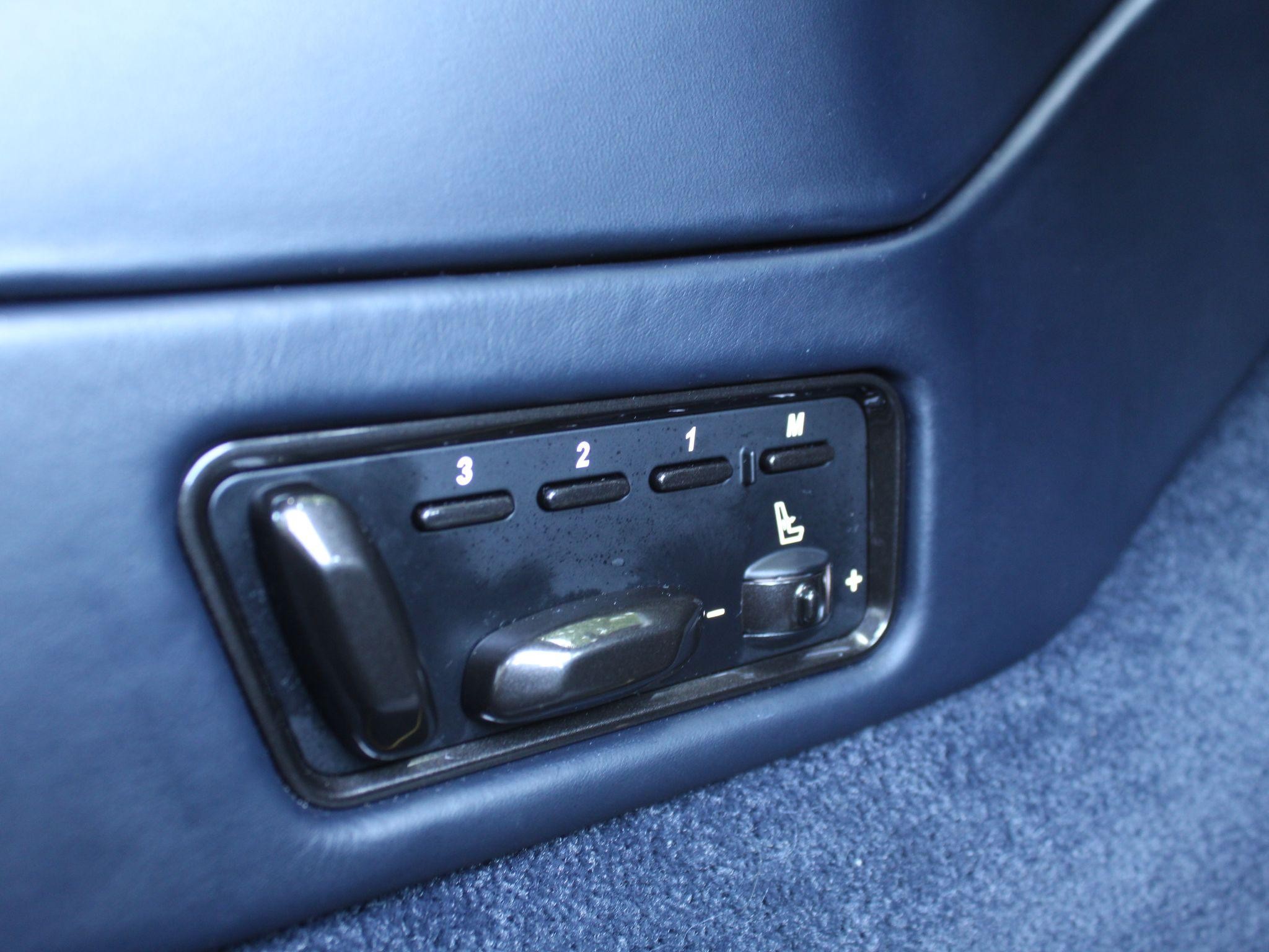 Aston Martin Vanquish Image 48