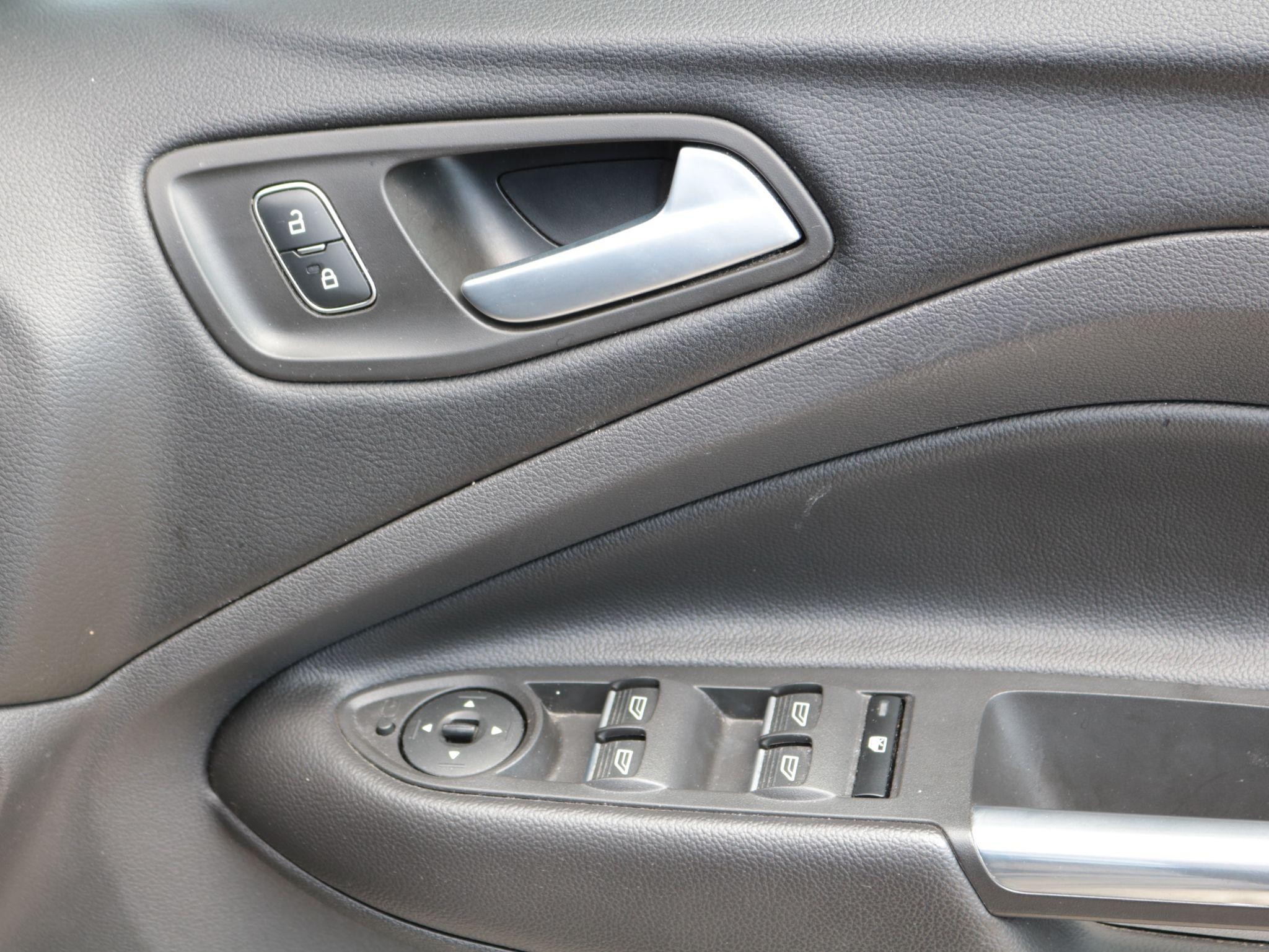 Ford Kuga Image 24