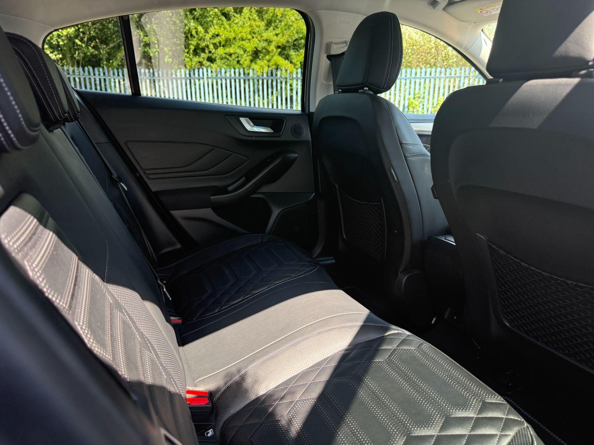 Ford Focus Image 12