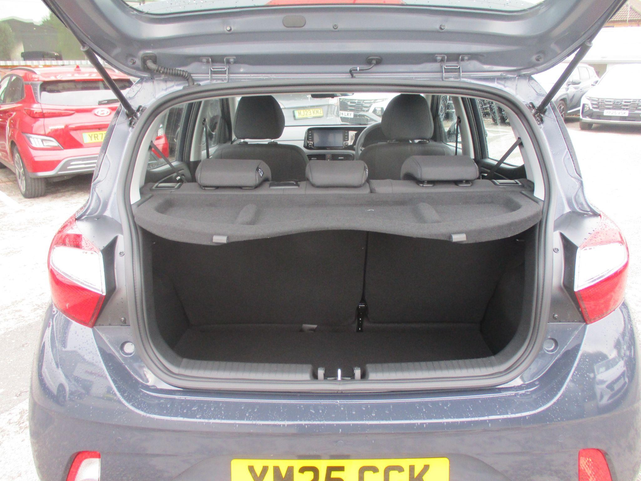 Hyundai i10 Image 10