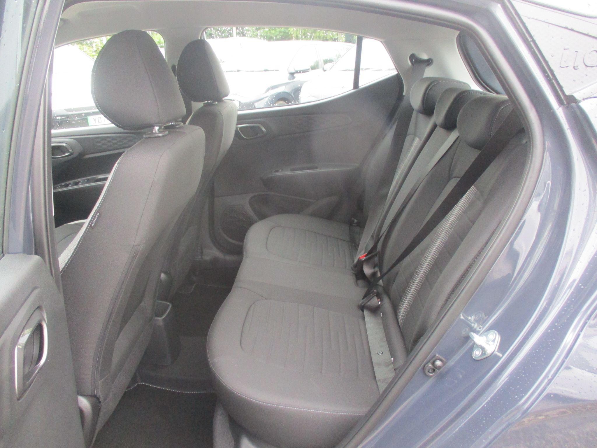 Hyundai i10 Image 18