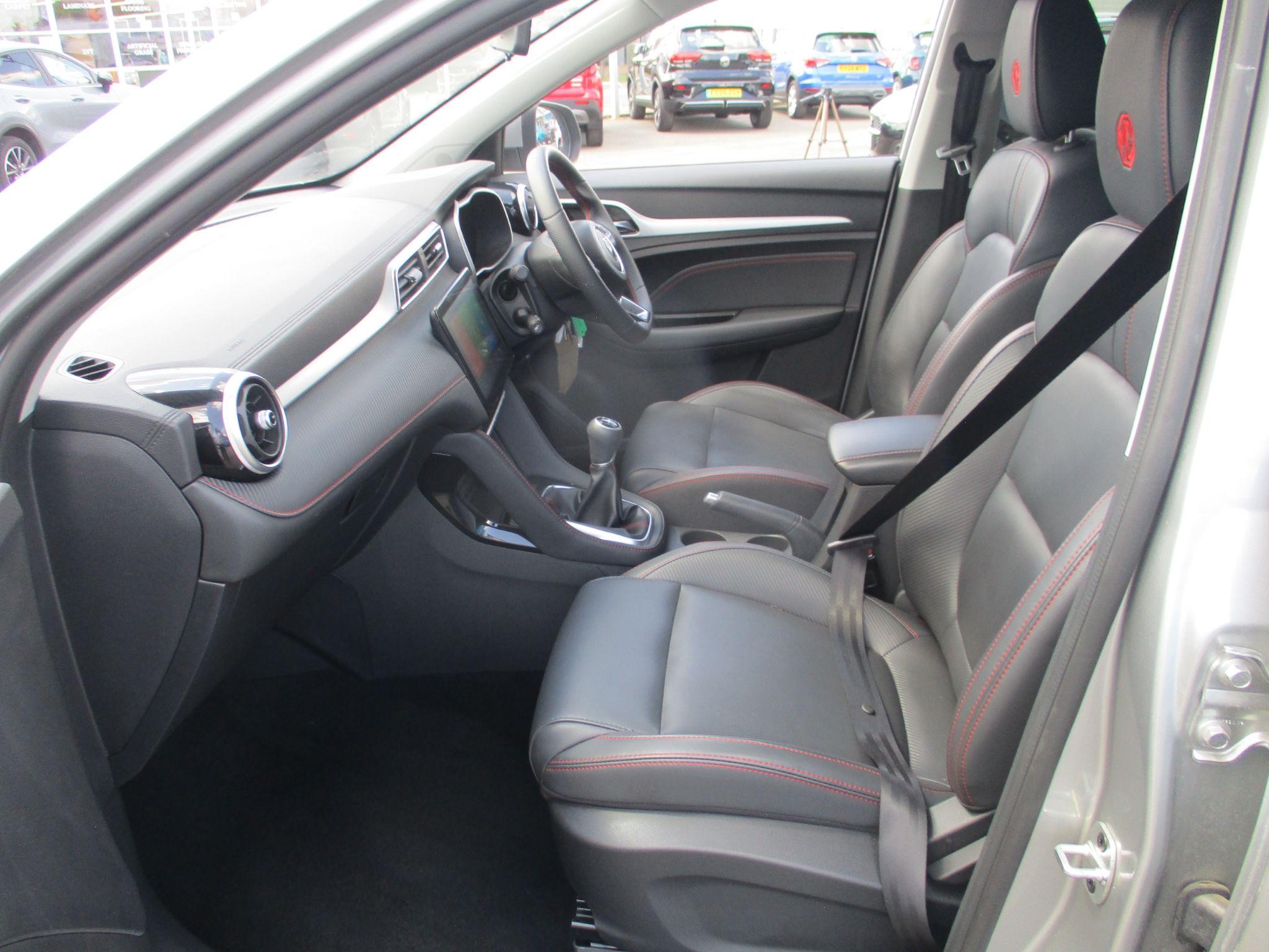 MG ZS Image 27